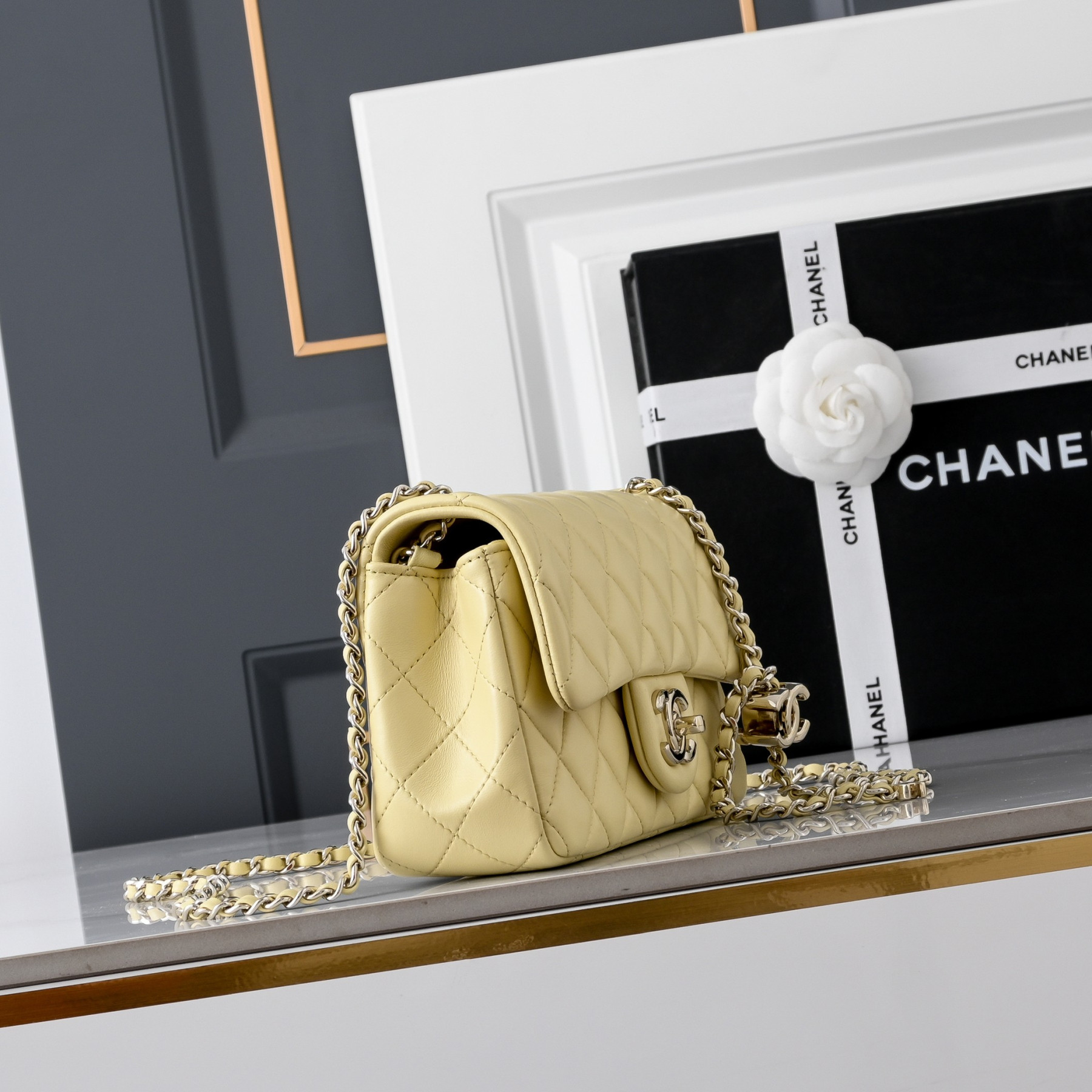 Ch**el Classic Flap Handbag CF Light gold hardware AS5759 20x13x7cm