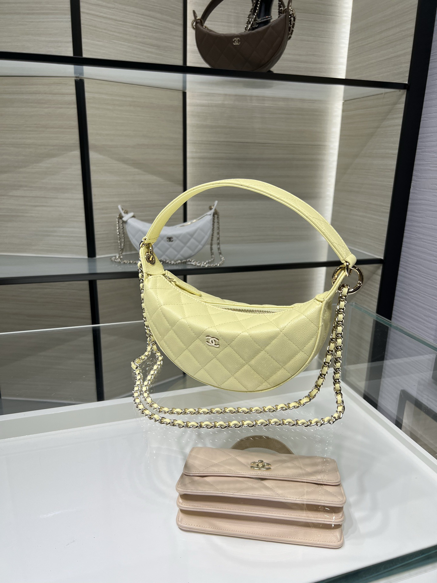 Ch**el clutch with chain light gold hardware ap5094 15x22x6cm