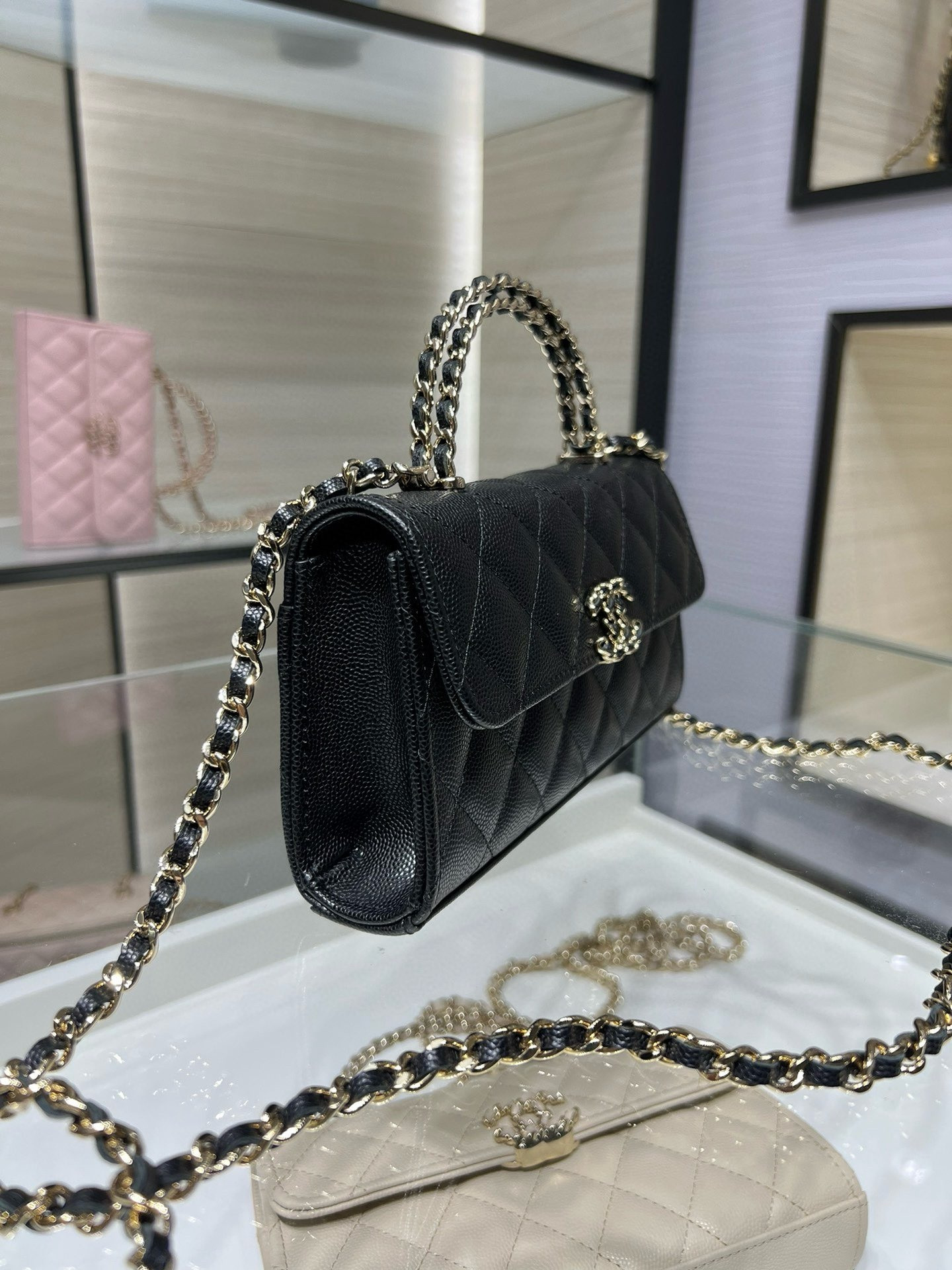 Ch**el Kelly 23P 19x10x4.5cm