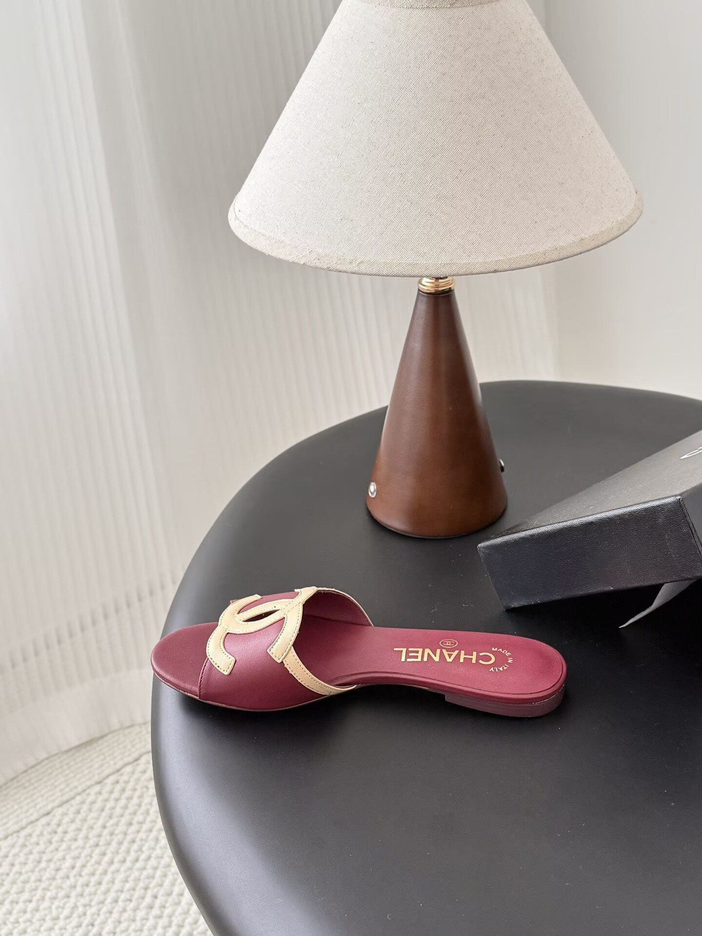ua Ch**el sandals