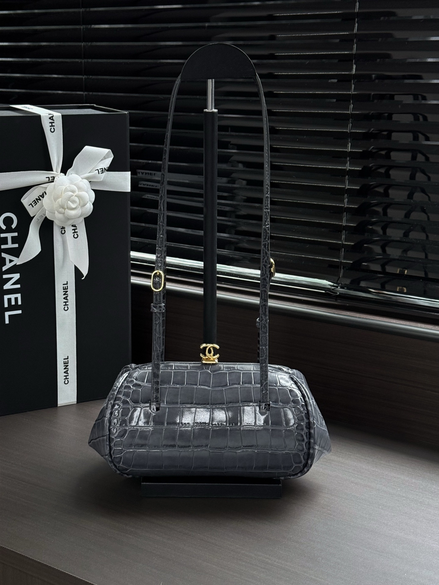Ch**el Leather Shoulder Strap Clutch AP5360 12x28x13cm