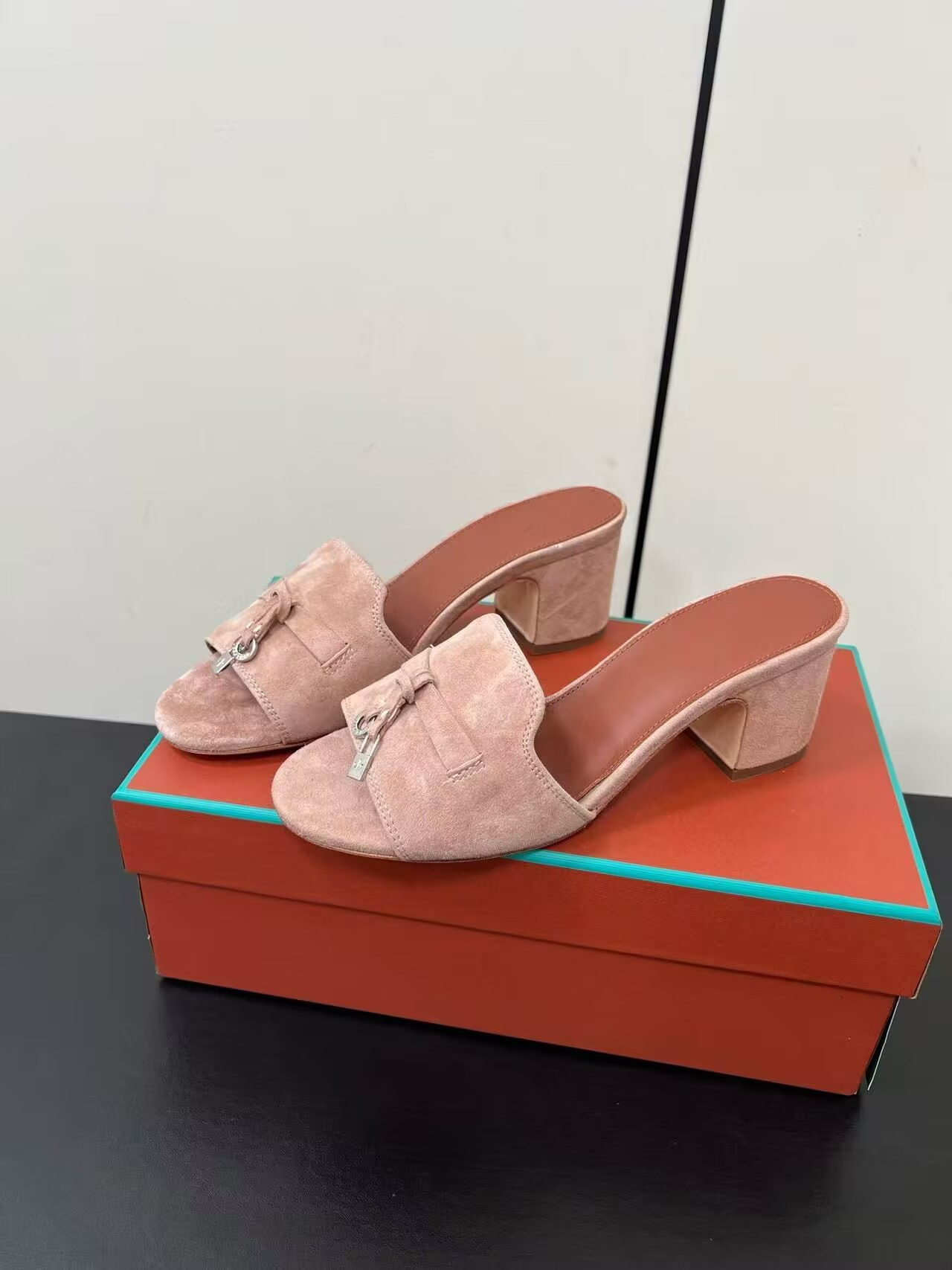 UA L0r0 P1ana Summer Charms Sandal