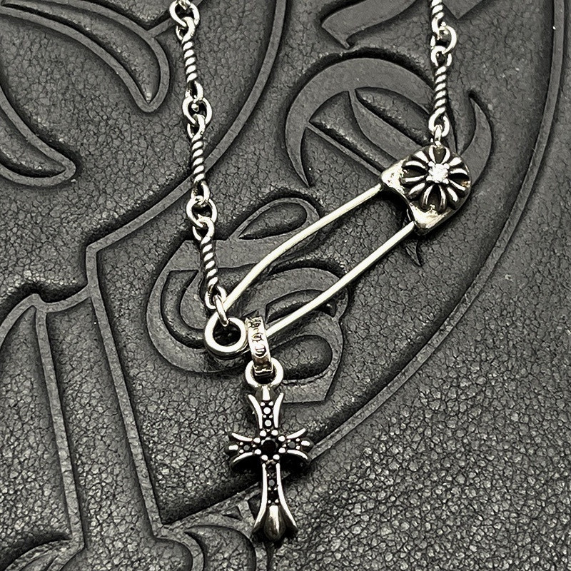 Ch*0me He**ts Twisted Cross Pin Necklace (Chain length 45+5cm)