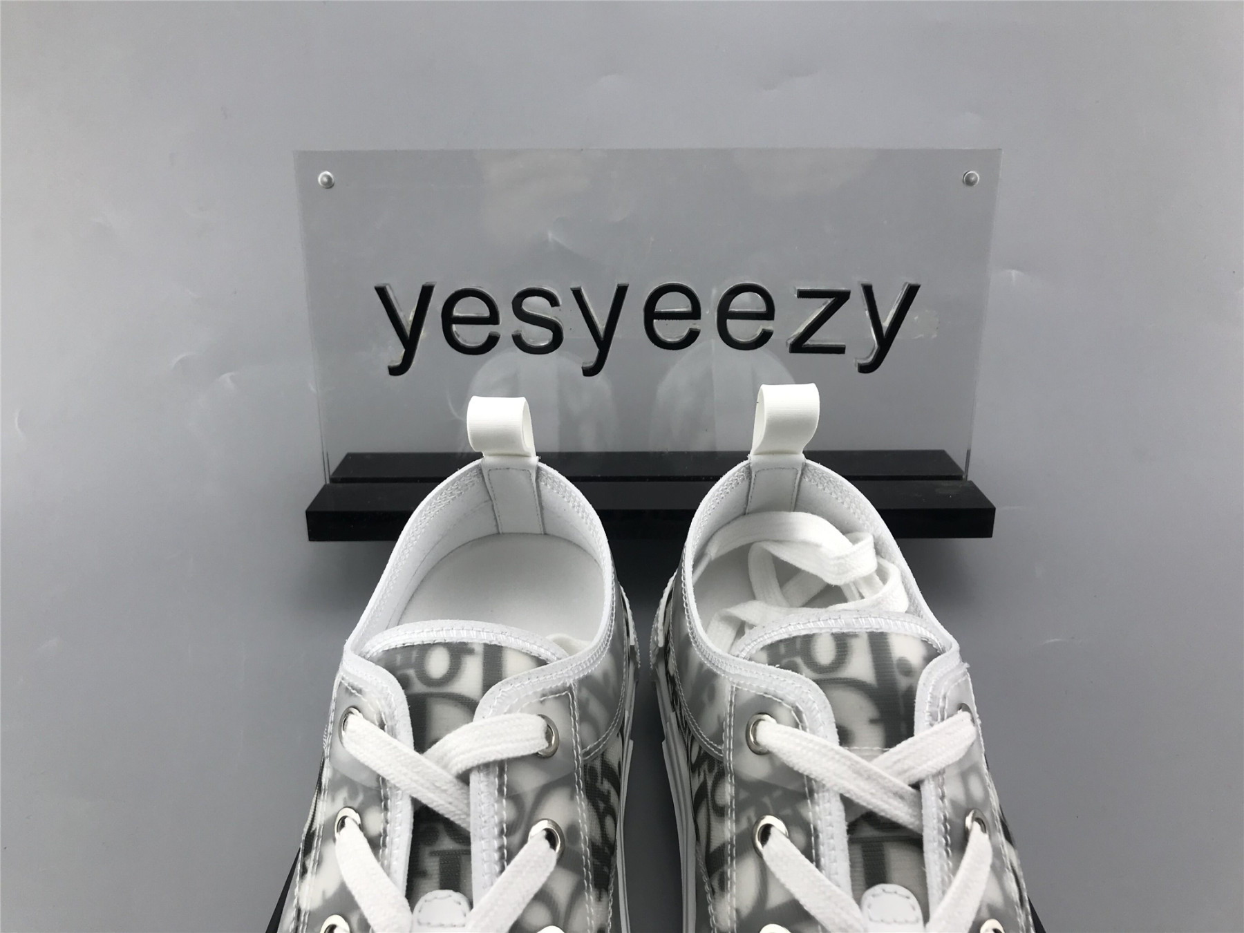 UA D10r B23 LOW TOP LOGO OBLIQUE