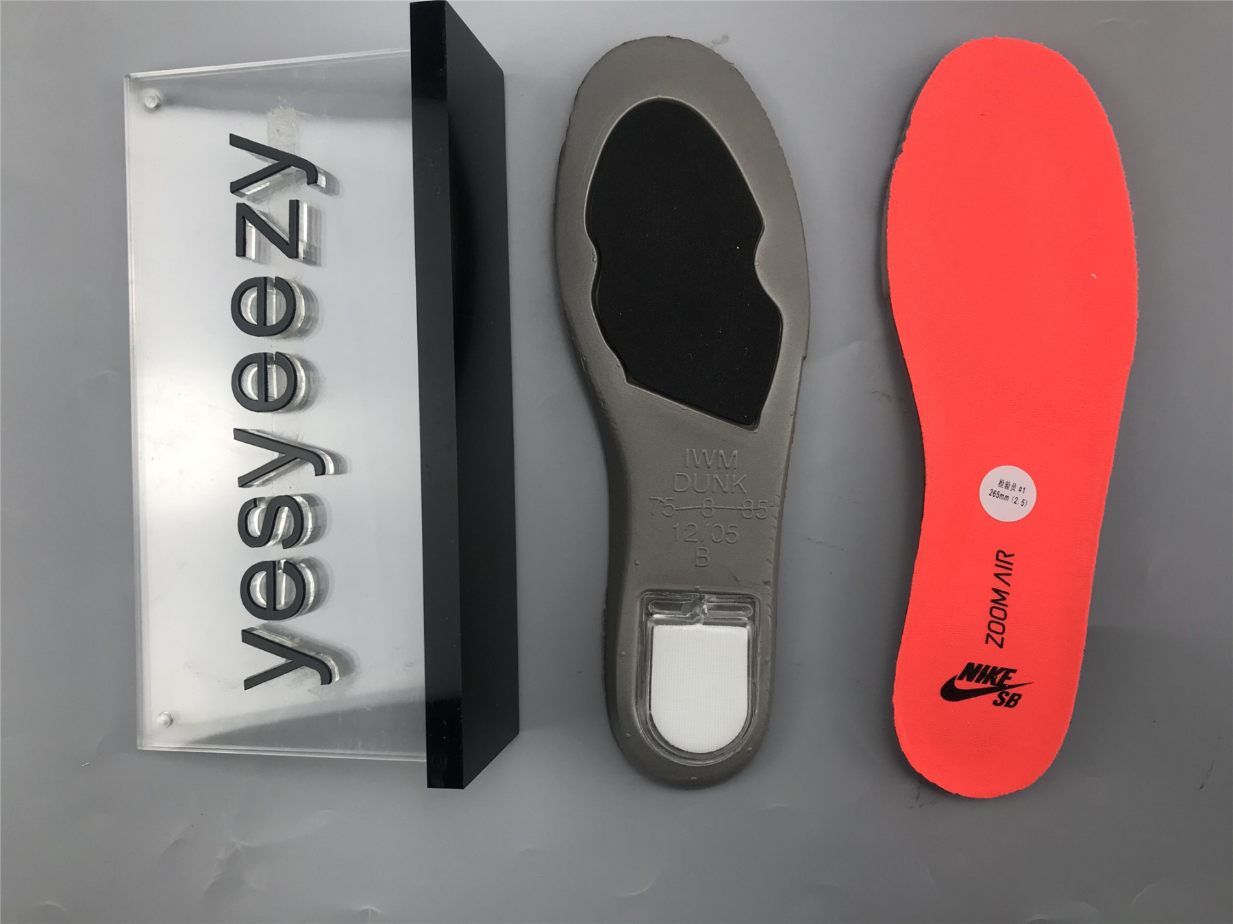 UA NIKE DUNK LOW SB "INFRARED"