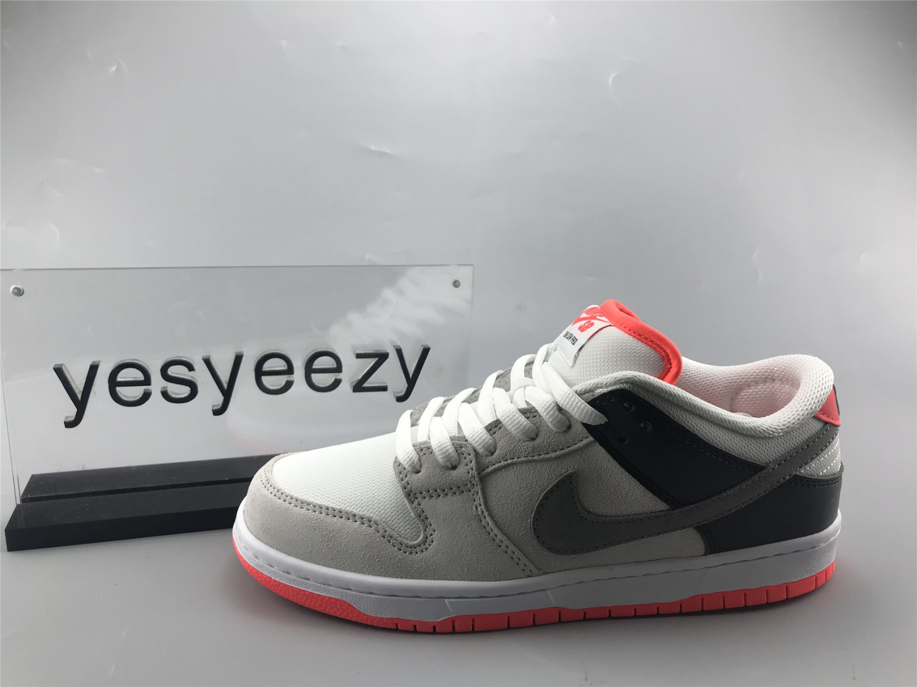 UA NIKE DUNK LOW SB "INFRARED"