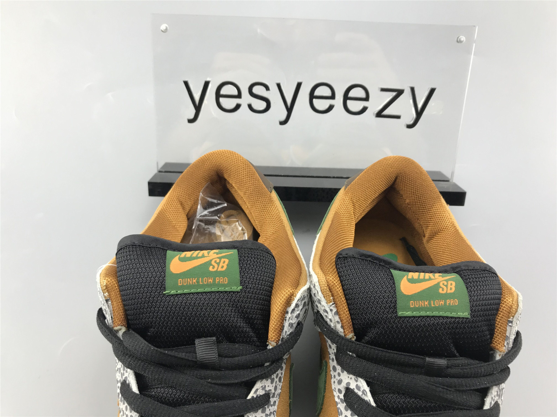 UA NIKE DUNK LOW PRO SB 