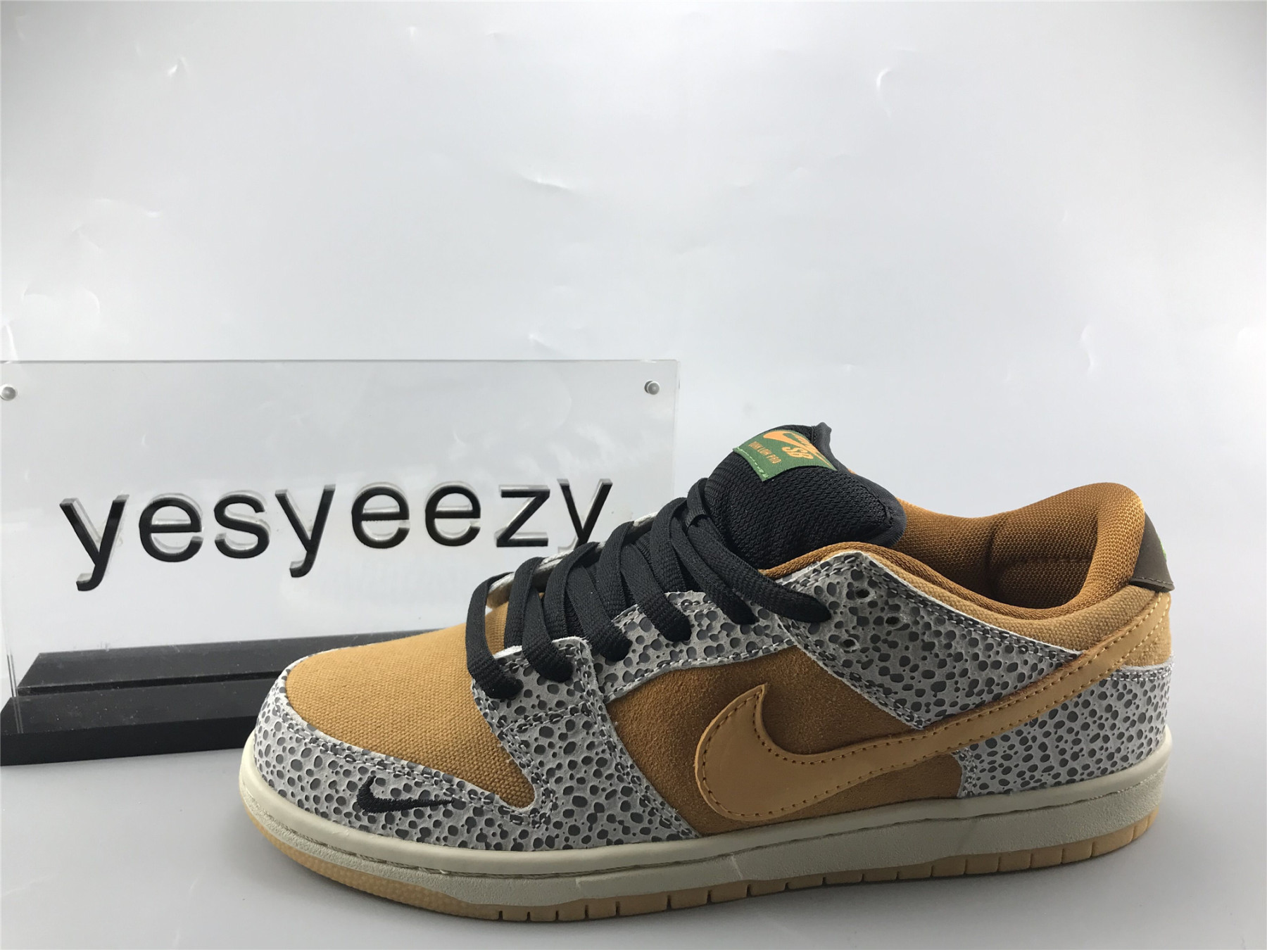 UA NIKE DUNK LOW PRO SB 