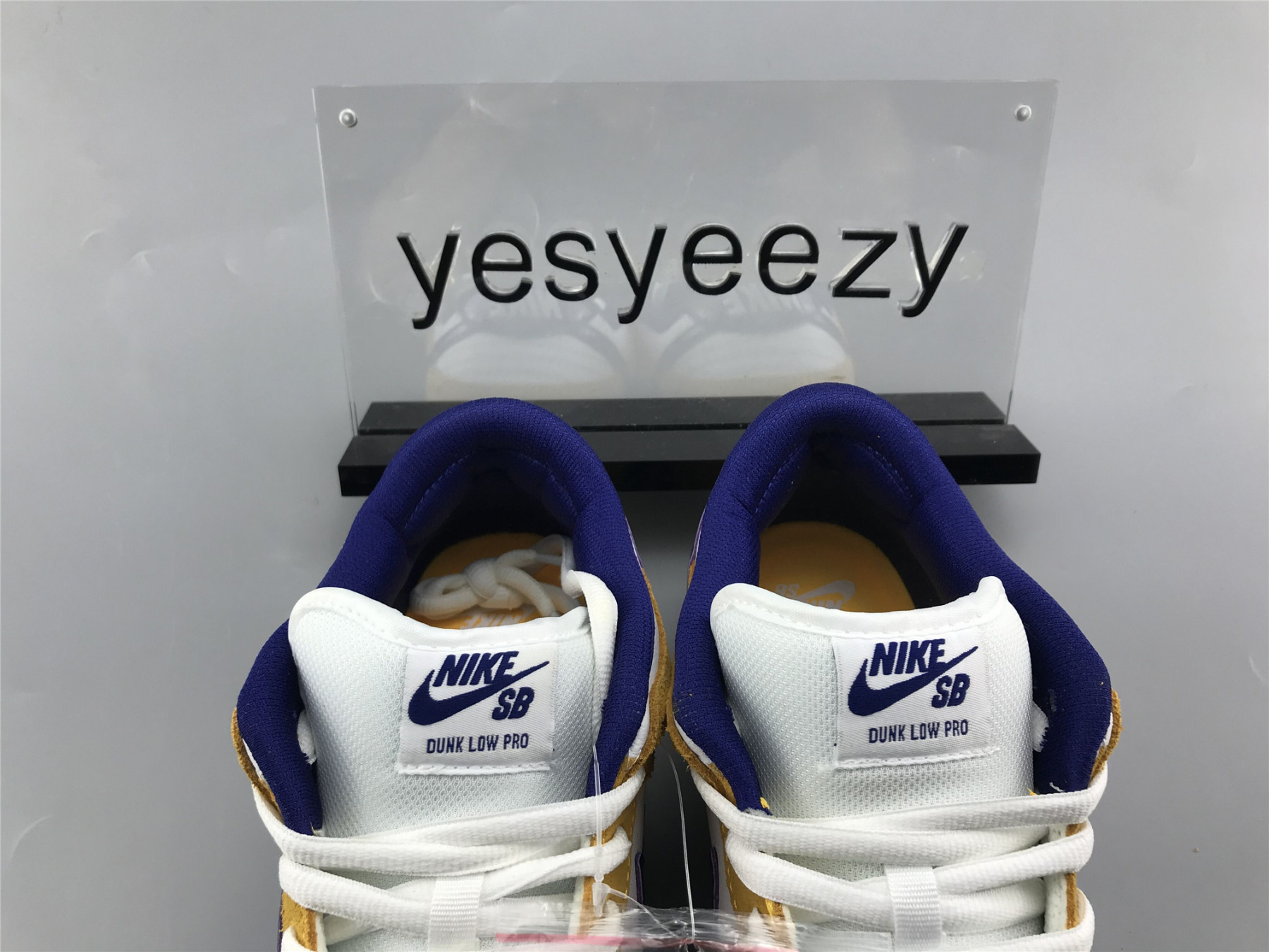 UA NIKE DUNK LOW PRO SB "LASER ORANGE"