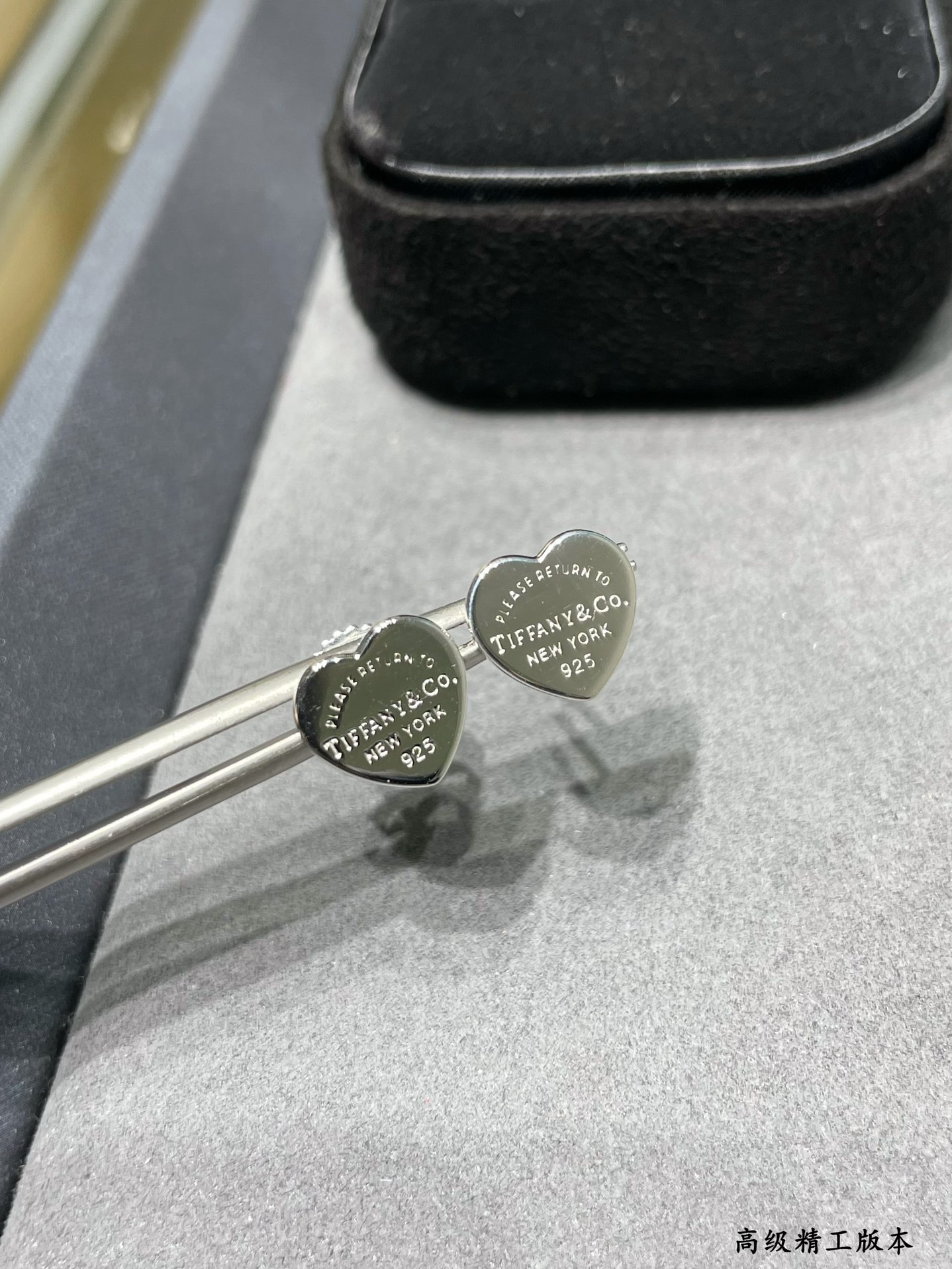 T*f*ny & Co. Heart Stud Earrings in Sterling Silver Ag925