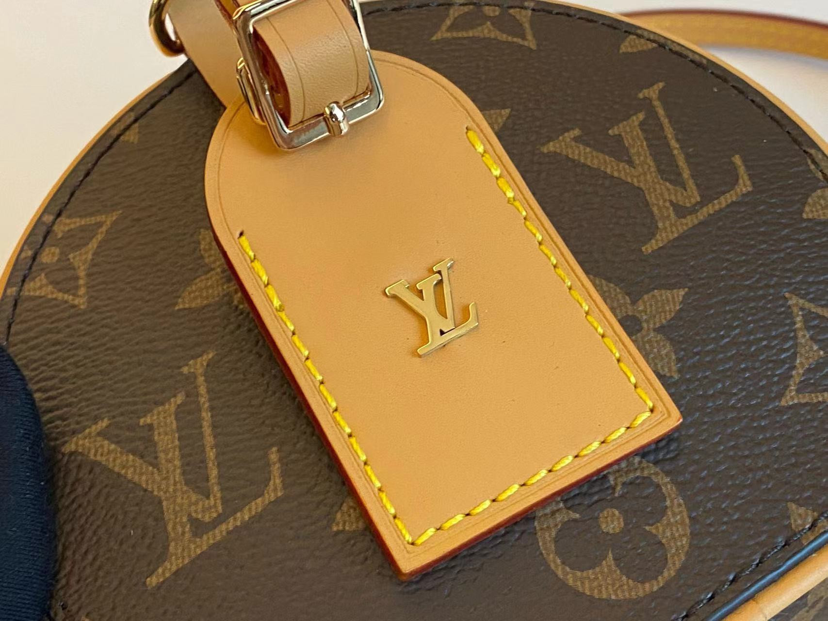 LV Mini Boite Chapeau M44699