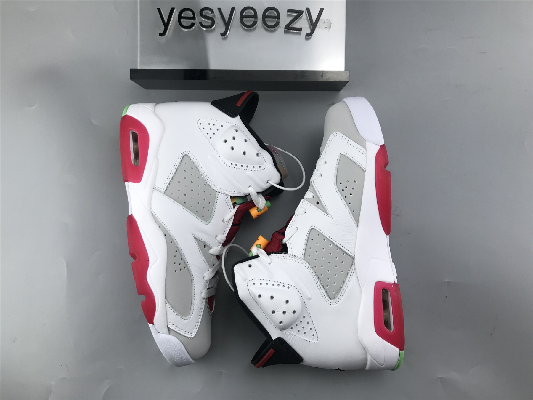 UA AIR JORDAN 6 RETRO "NEUTRAL GREY"