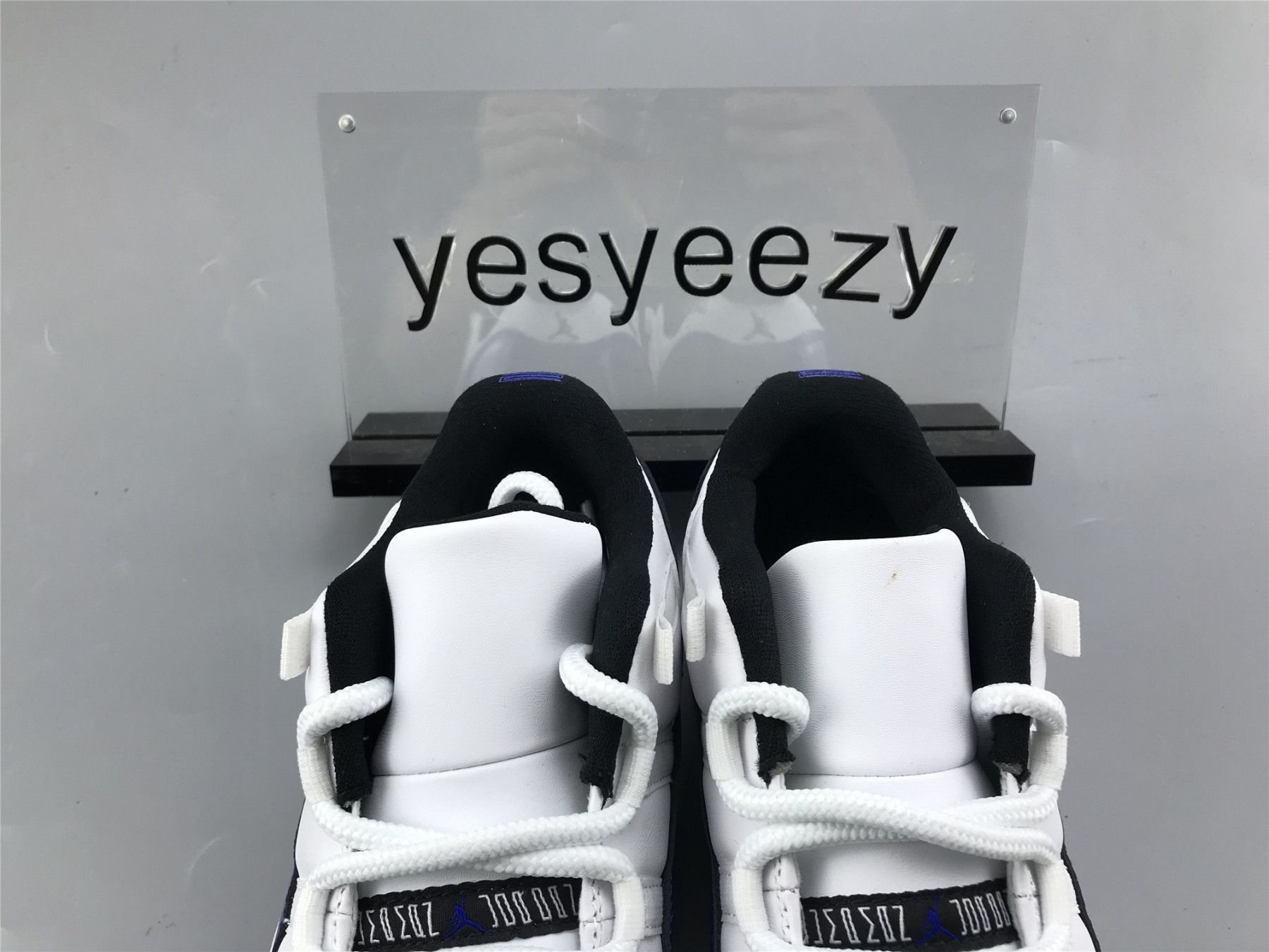 UA WMNS AIR JORDAN 11 RETRO LOW 