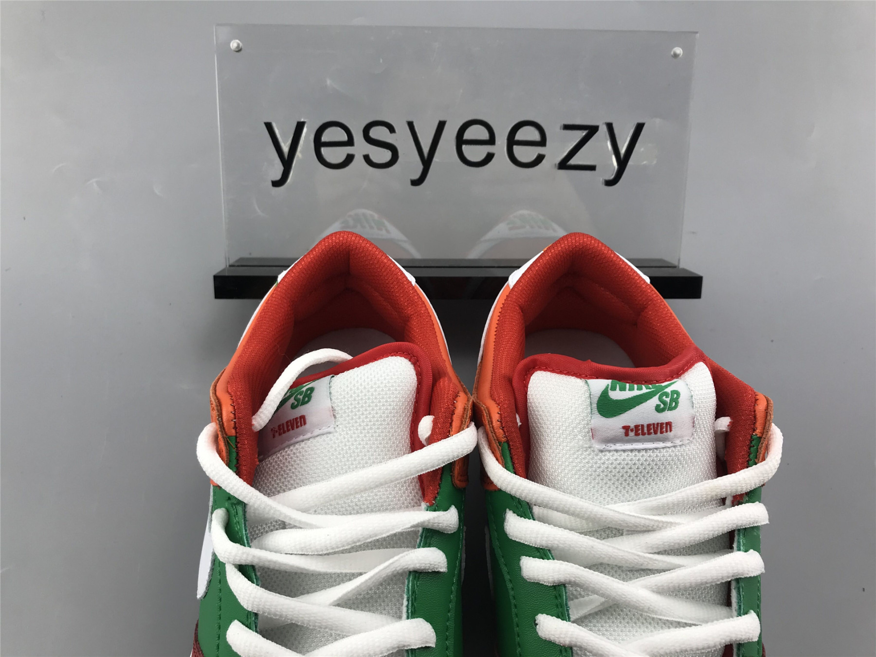 UA NIKE SB DUNK LOW 7-ELEVEN