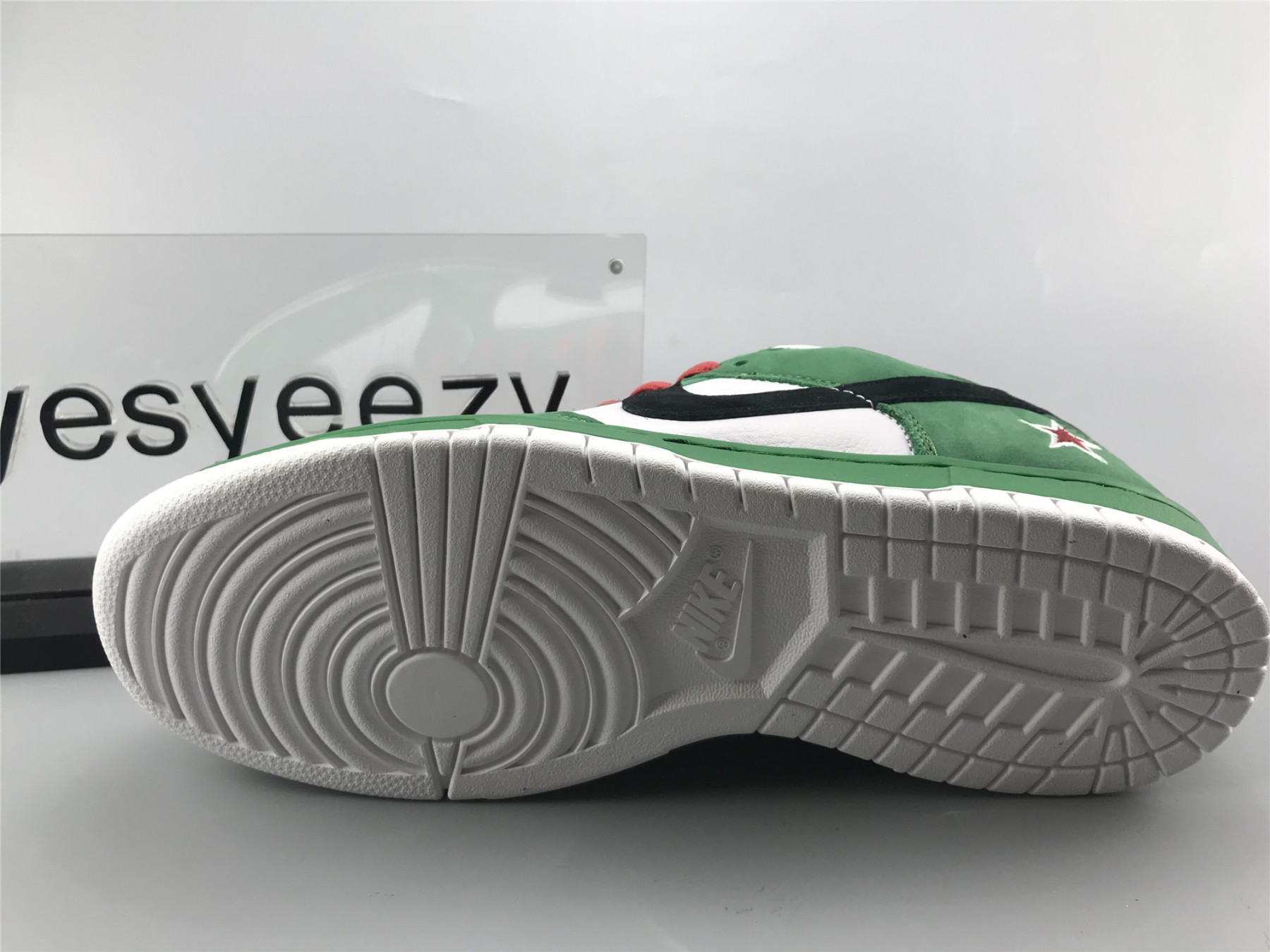 UA NIKE DUNK LOW PRO SB "HEINEKEN"