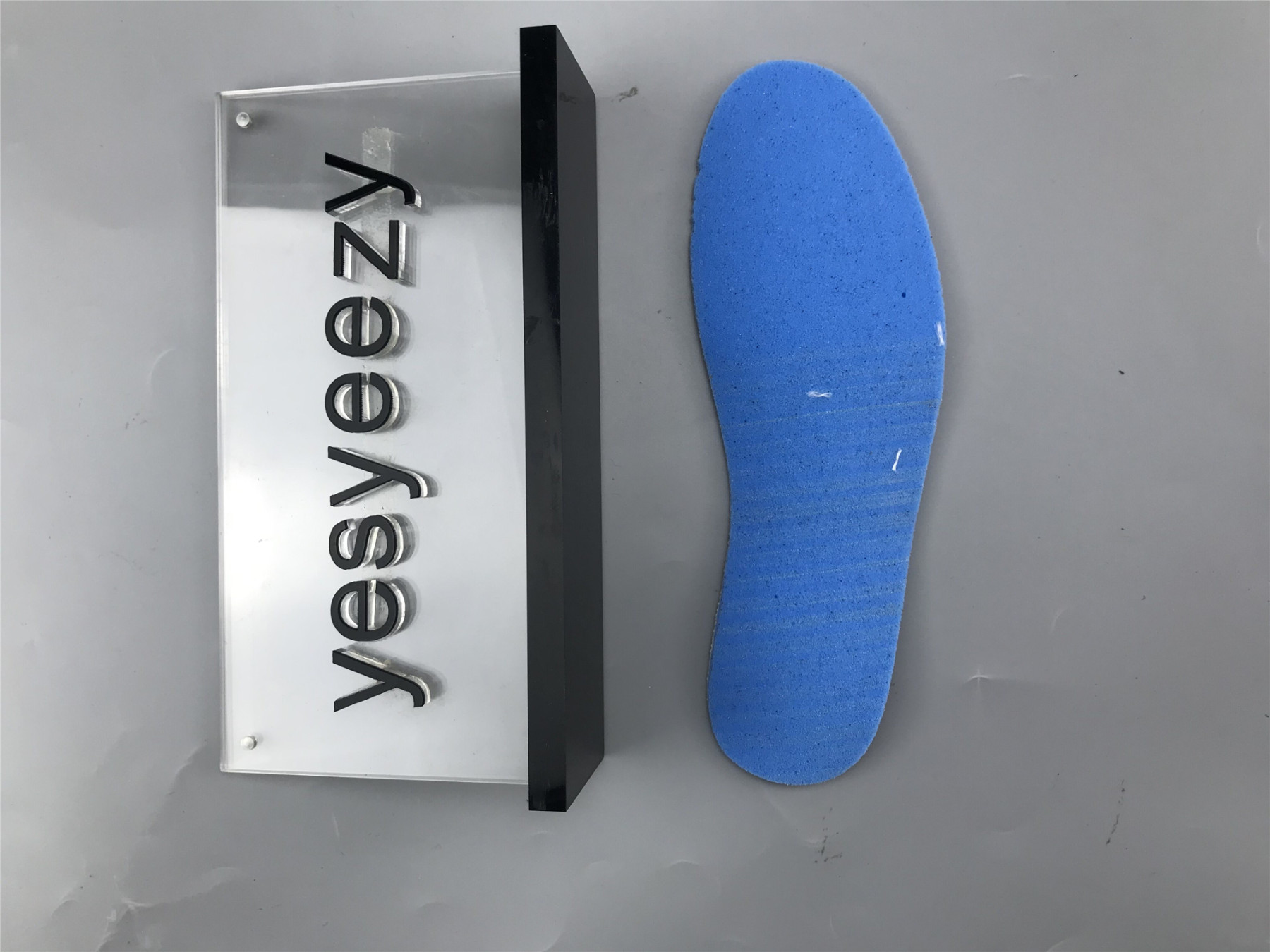 UA SNEAKERSNSTUFF X AIR JORDAN 1 MID 