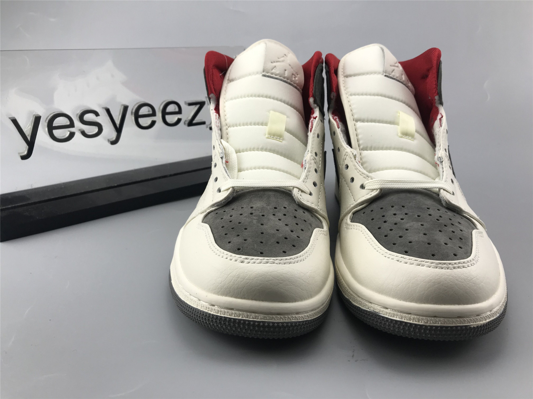 UA SNEAKERSNSTUFF X AIR JORDAN 1 MID 