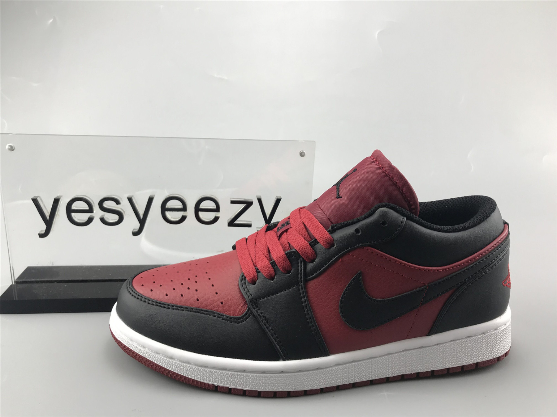 UA AIR JORDAN 1 RETRO LOW 