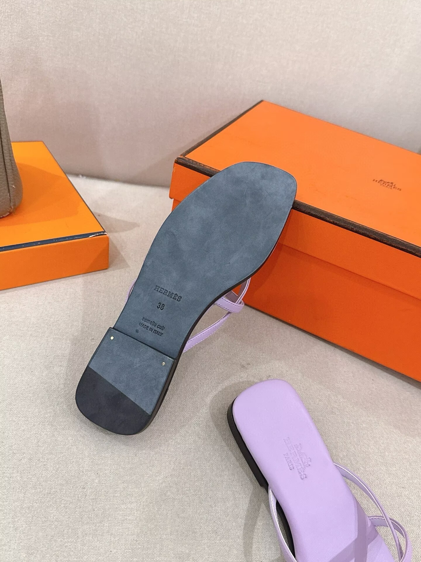 ua H**me5 miss sandals
