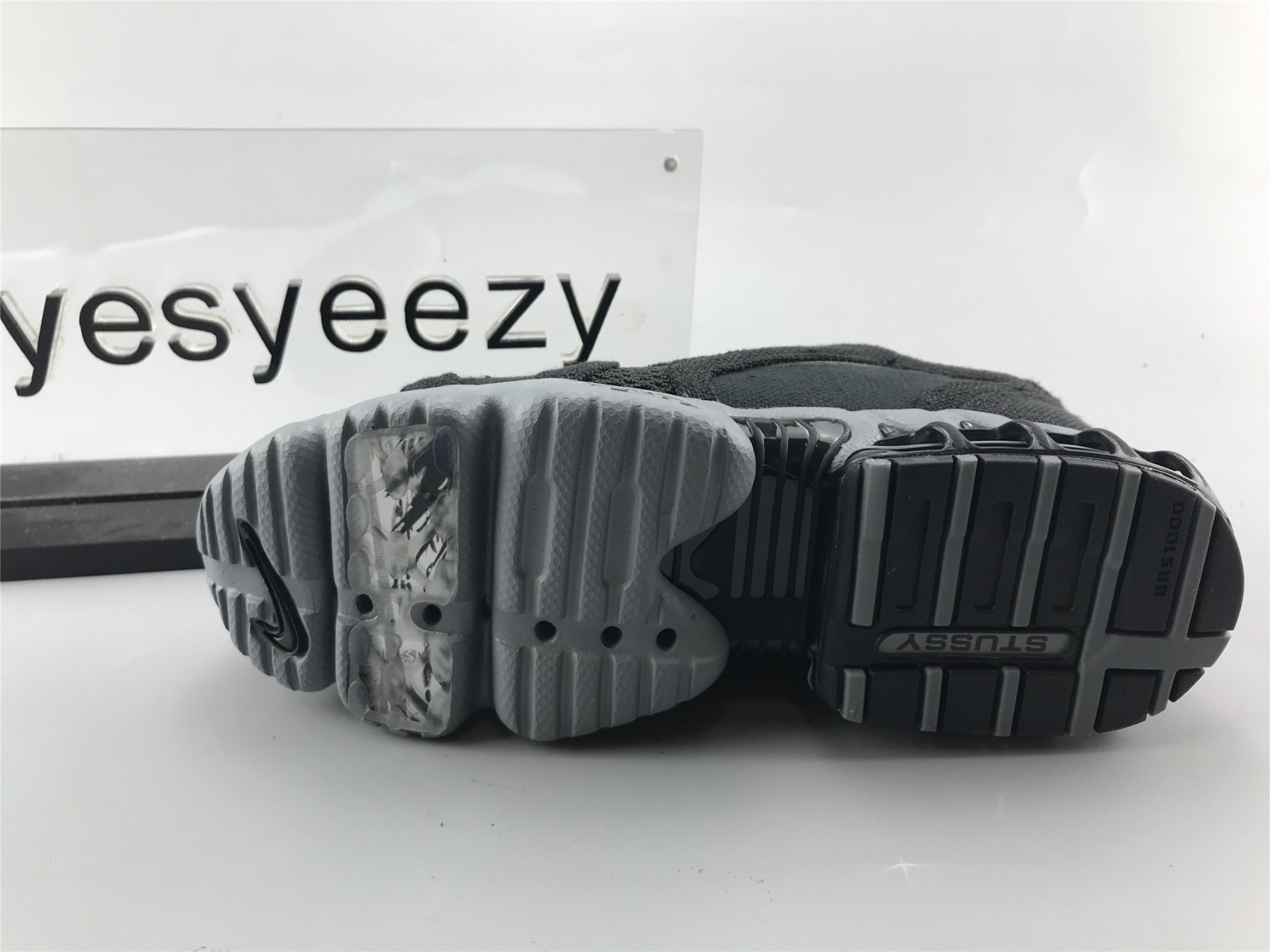 UA NIKE STUSSY X AIR ZOOM SPIRIDON CAGED