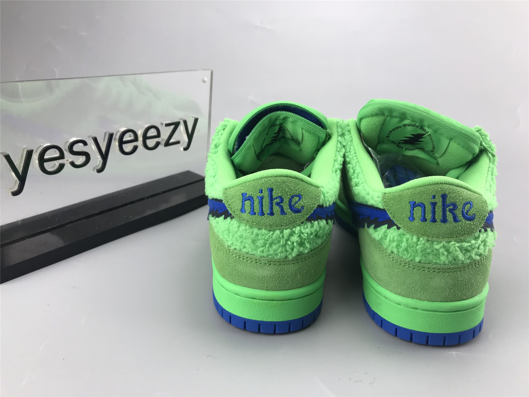 UA NIKE GRATEFUL DEAD X DUNK LOW SB 