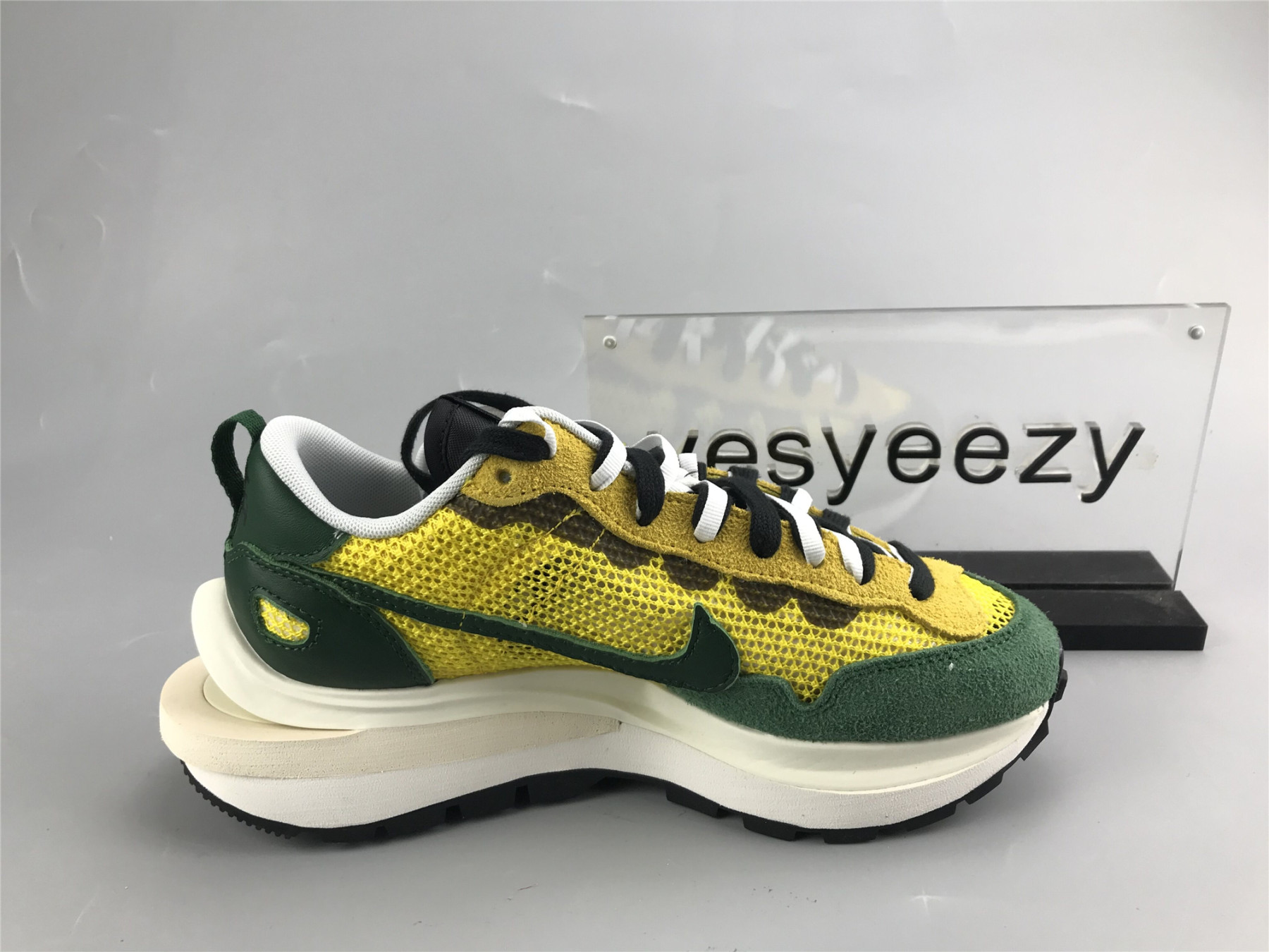 UA NIKE SACAI X VAPORWAFFLE 