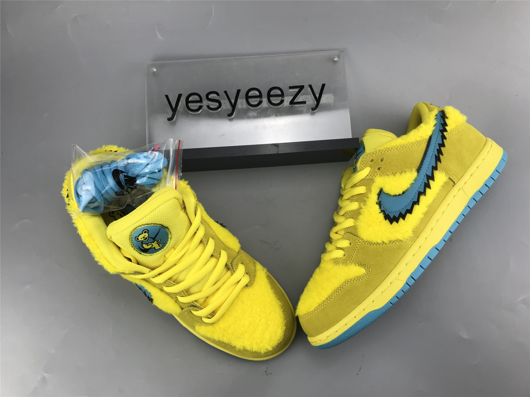 UA NIKE GRATEFUL DEAD X DUNK LOW SB 