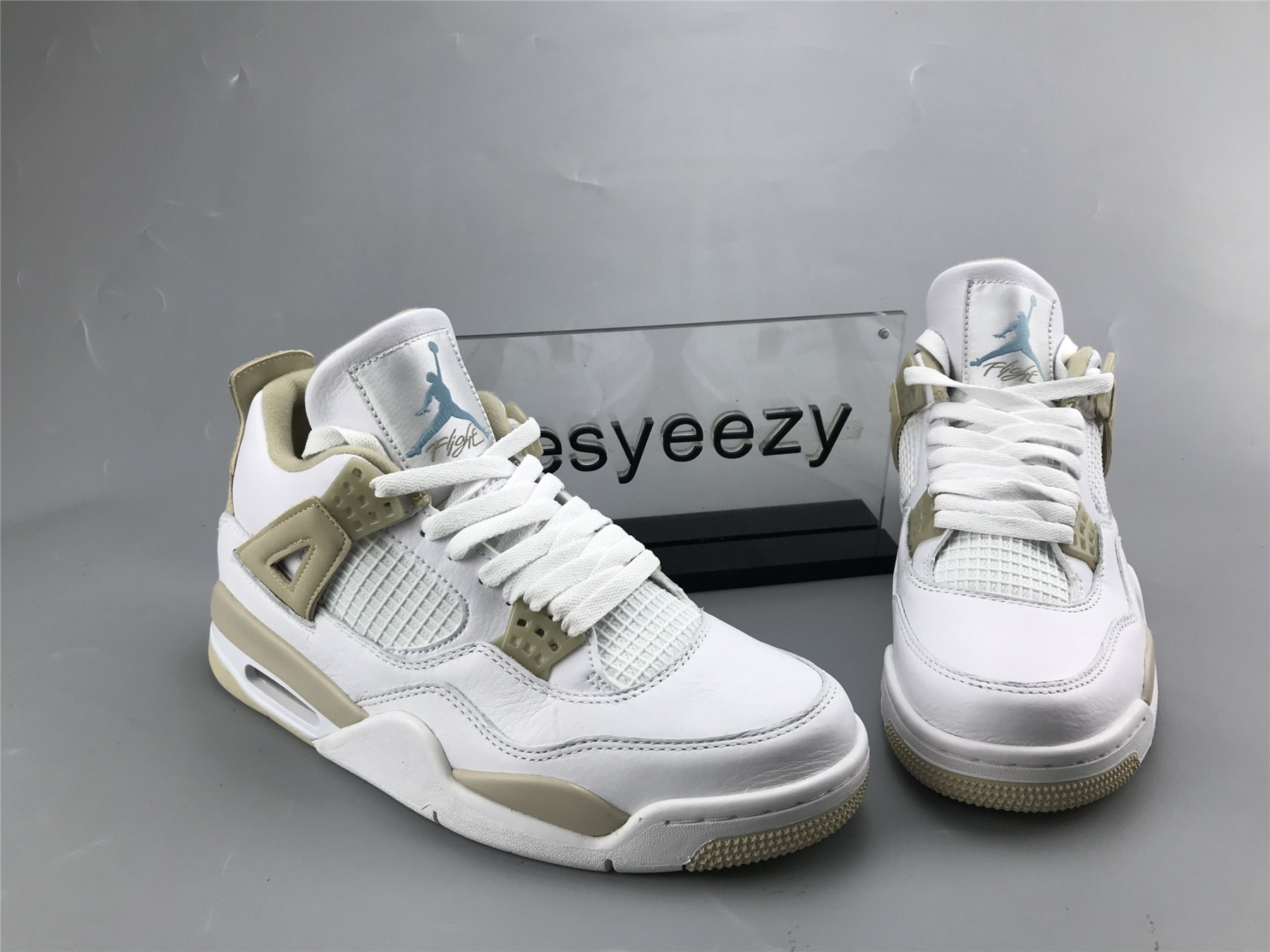 UA AIR JORDAN 4 RETRO 