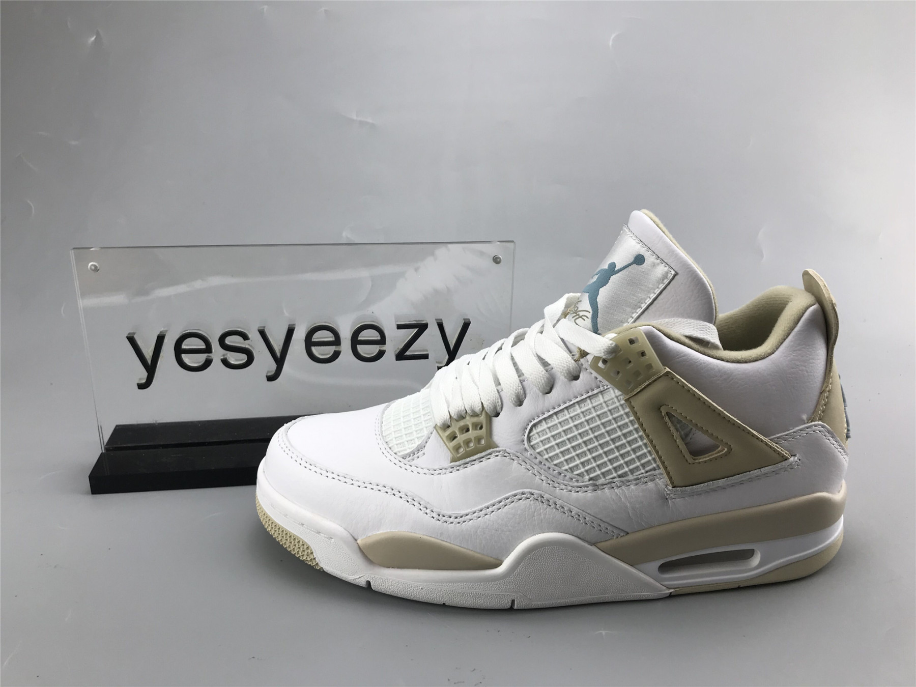 UA AIR JORDAN 4 RETRO 