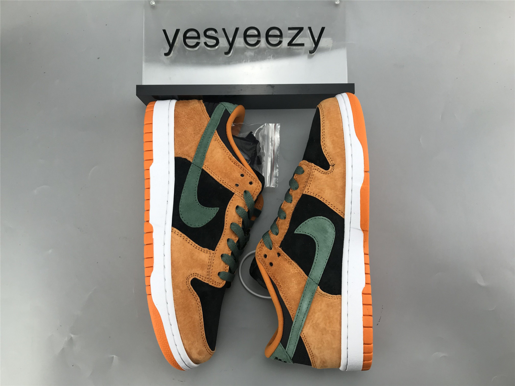 UA NIKE DUNK LOW SP RETRO 2020 