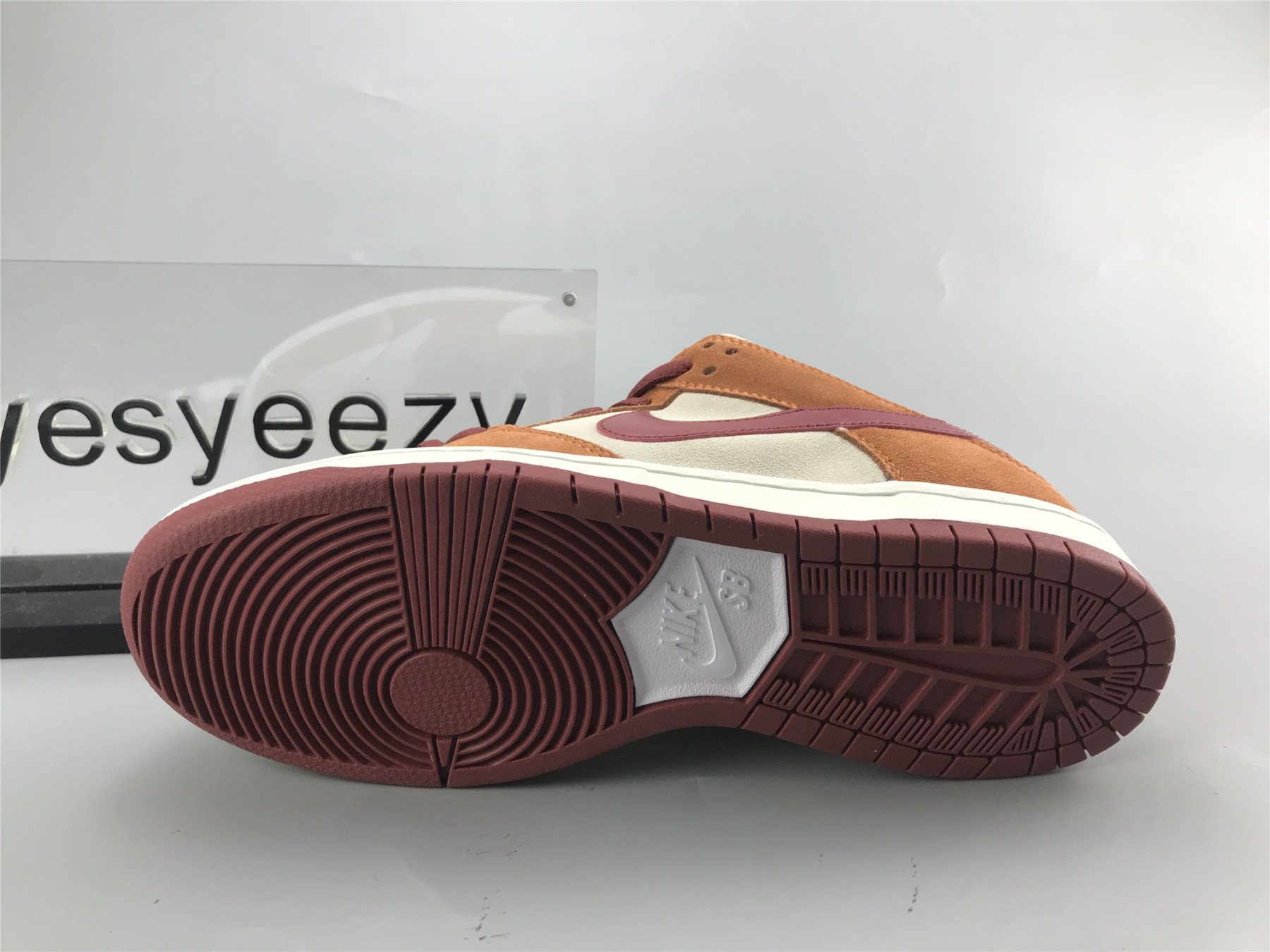 UA NIKE DUNK LOW PRO SB 