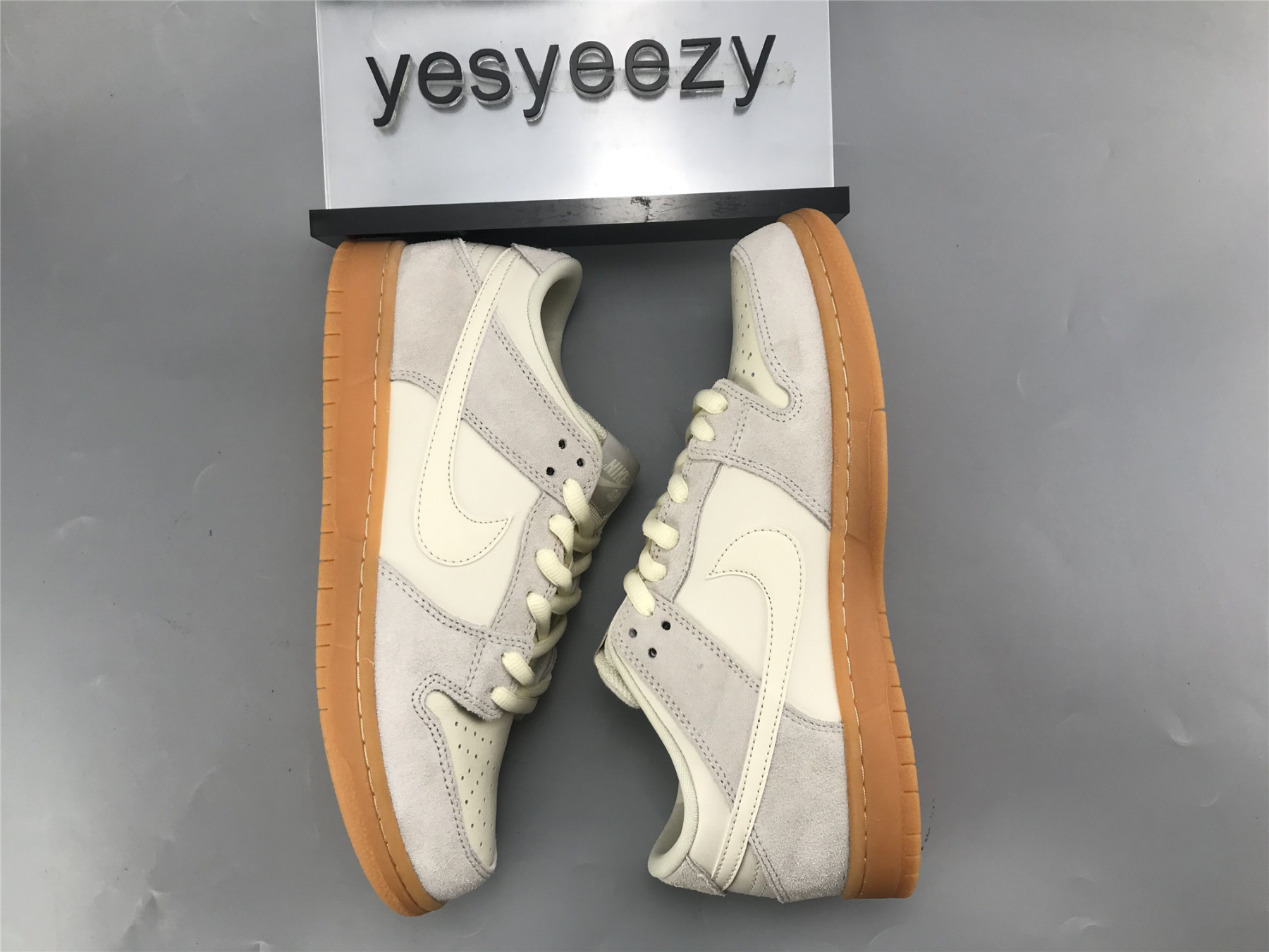 UA NIKE SB DUNK LOW TRD