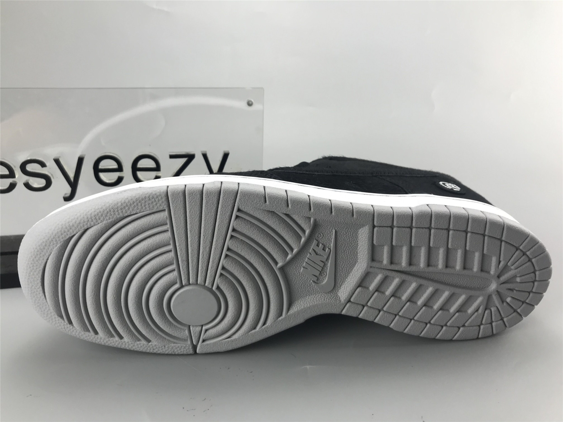 UA NIKE MEDICOM TOY X DUNK LOW SB 