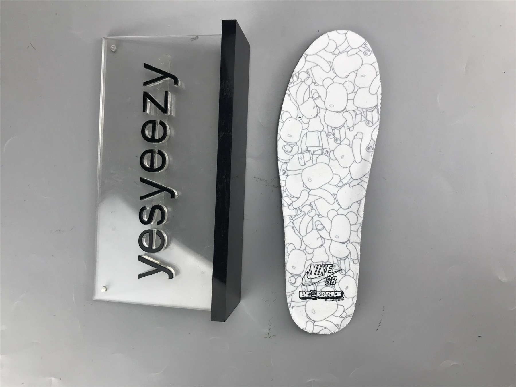 UA NIKE MEDICOM TOY X DUNK LOW SB 