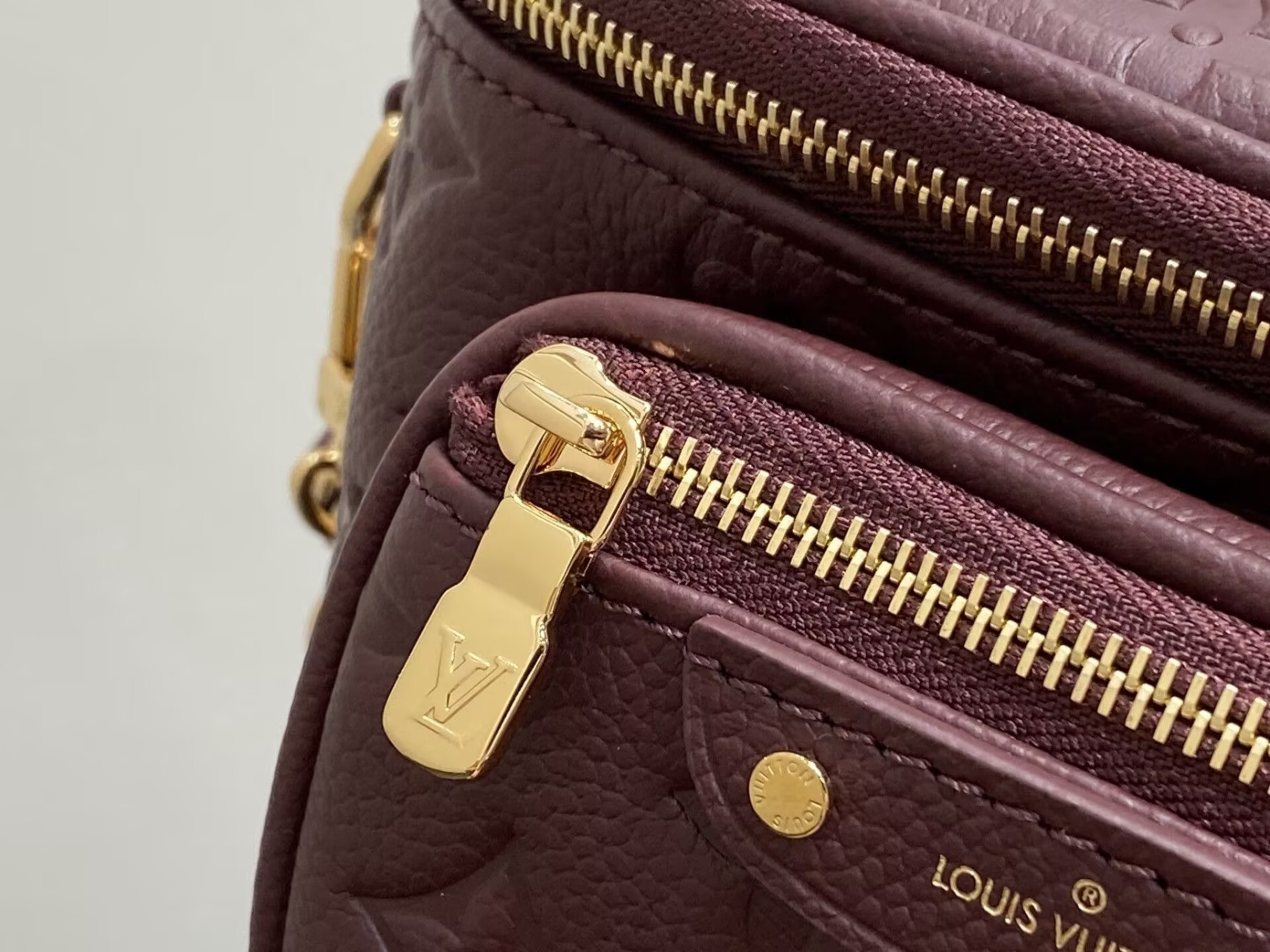 LV Mini Bumbag M13827 17x12x9.5cm