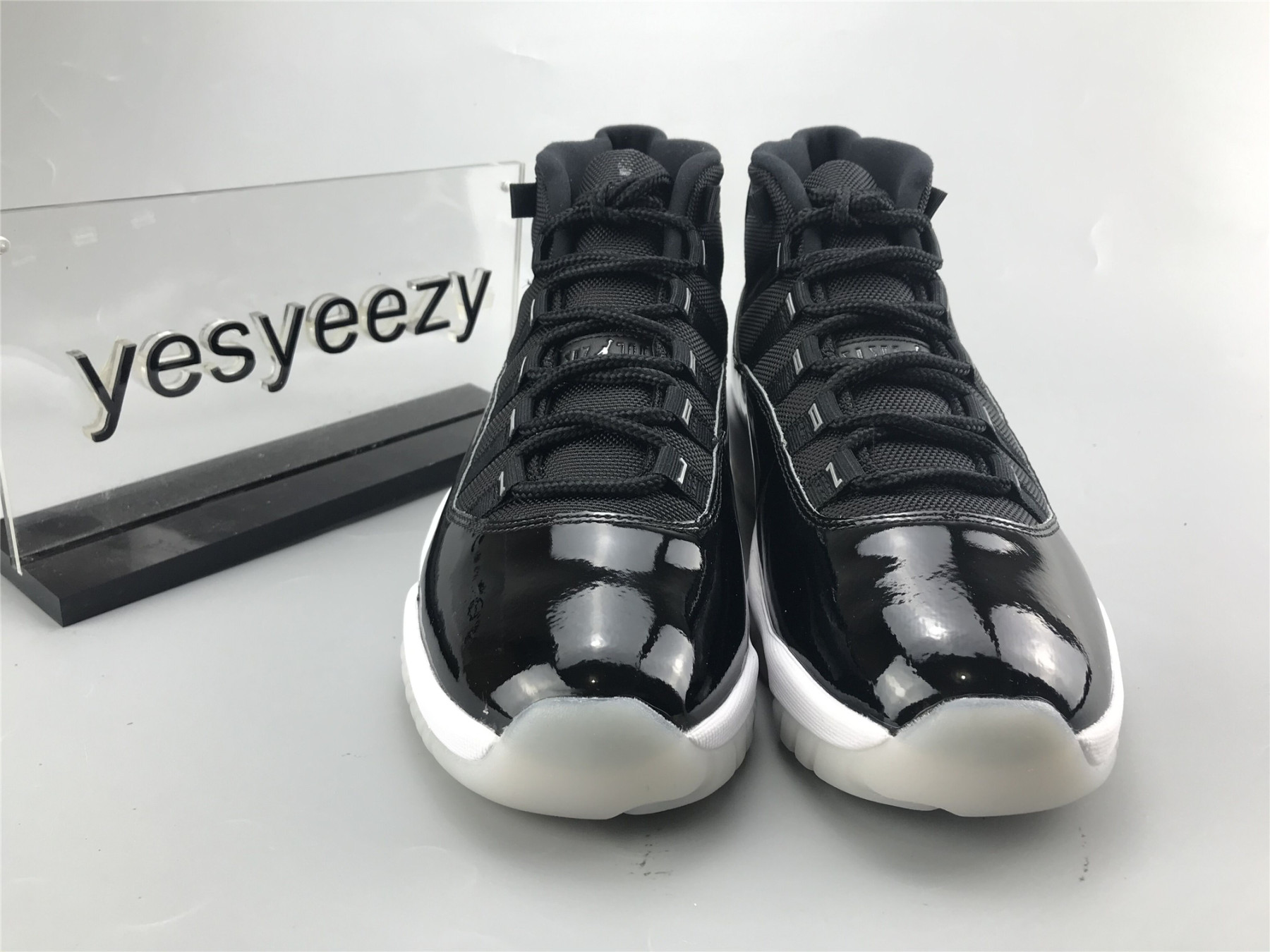 UA AIR JORDAN 11 RETRO 