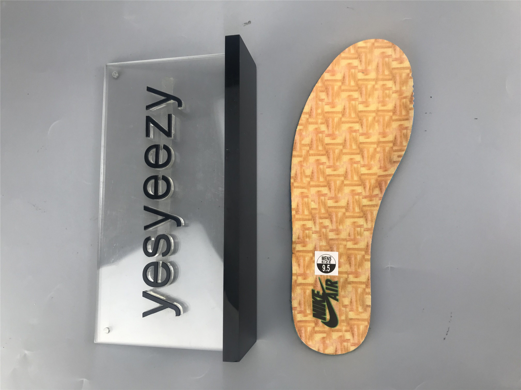 UA WMNS AIR JORDAN 1 RETRO HIGH OG 