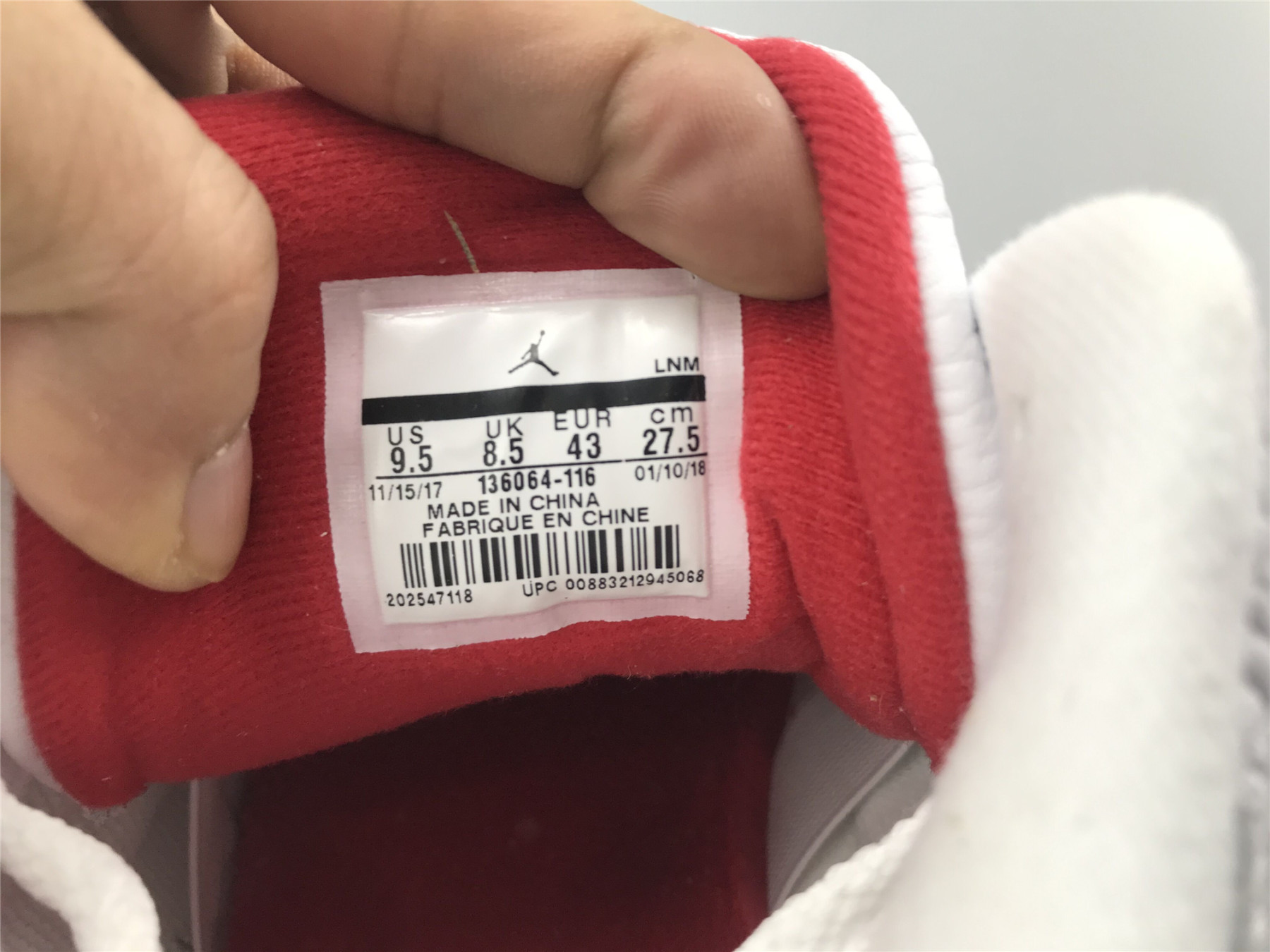 UA AIR JORDAN 3 RETRO 