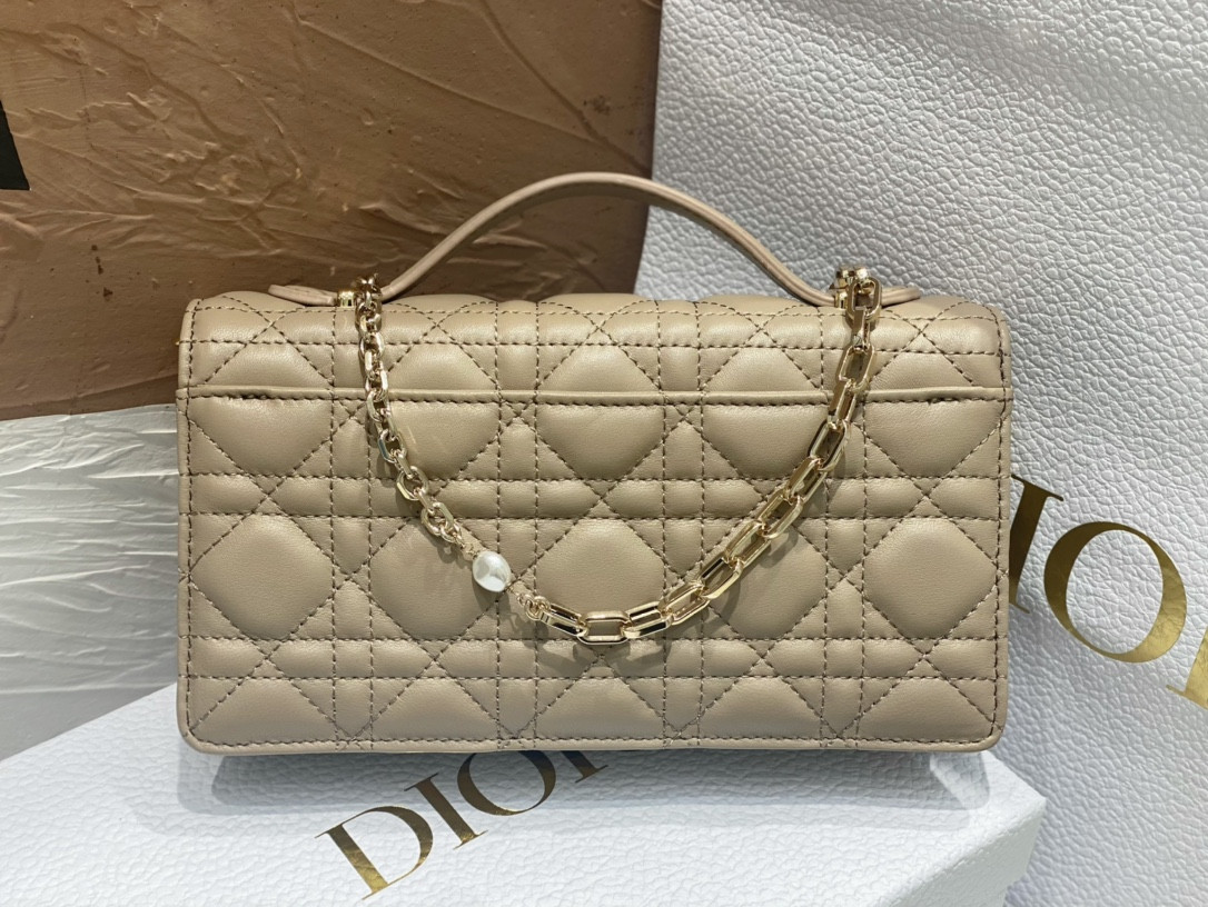 MISS D10r Mini Handbag Beige Cannage Woven Pattern Lambskin S0980ONMJ_M52U 21 x 11.5 x 4.5 cm