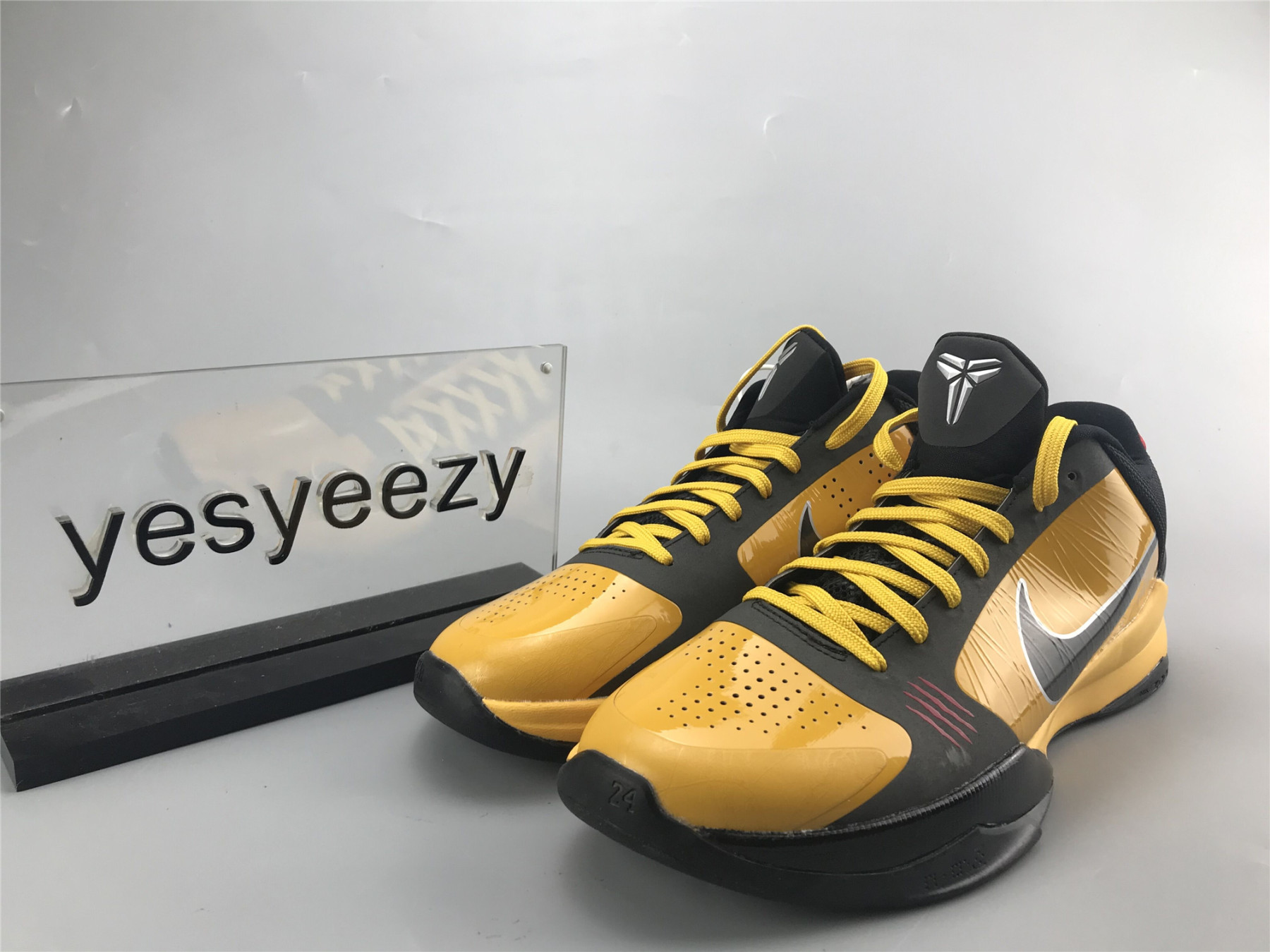 UA NIKE ZOOM KOBE 5 