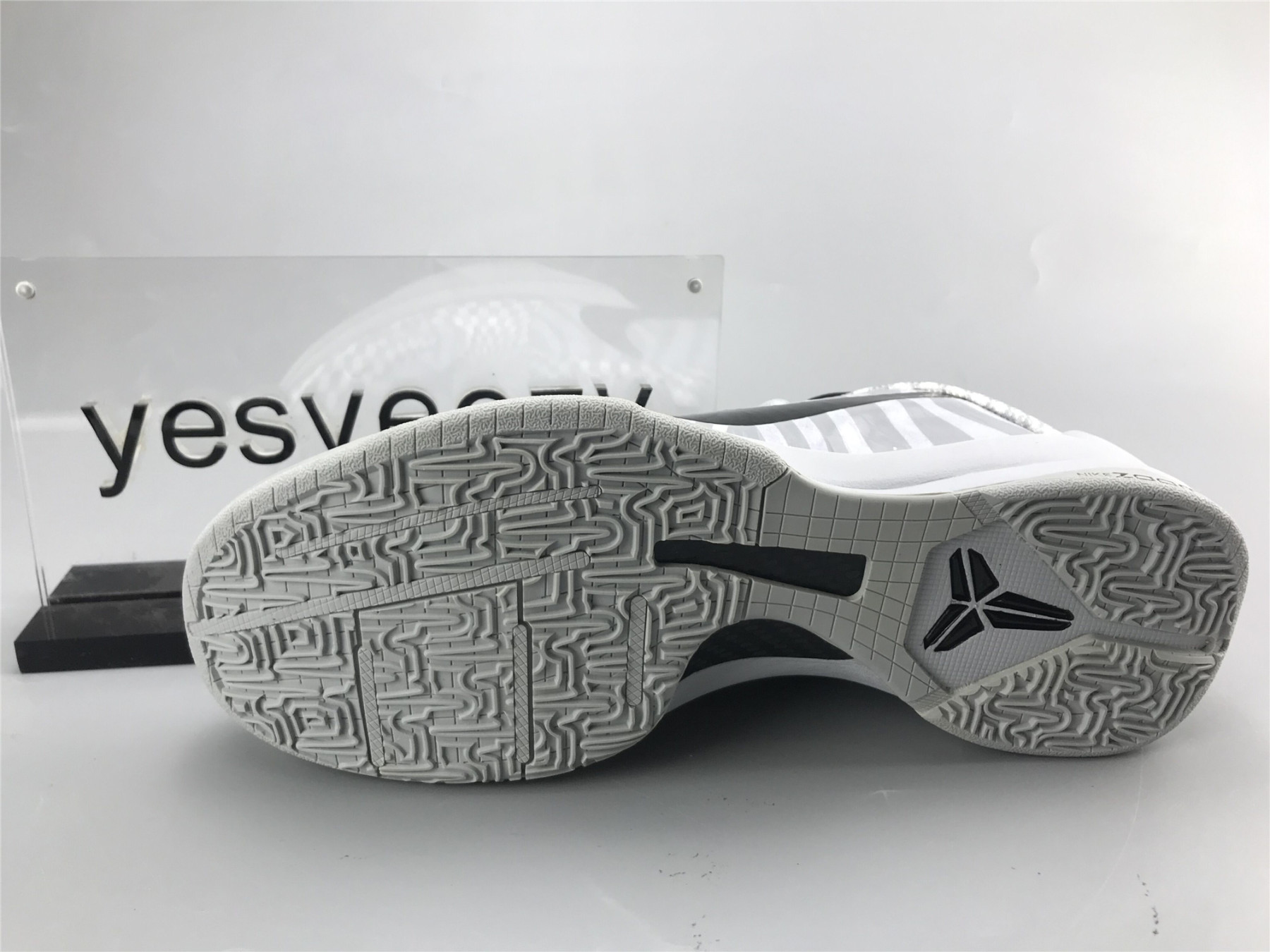 UA NIKE ZOOM KOBE 5 PROTRO 