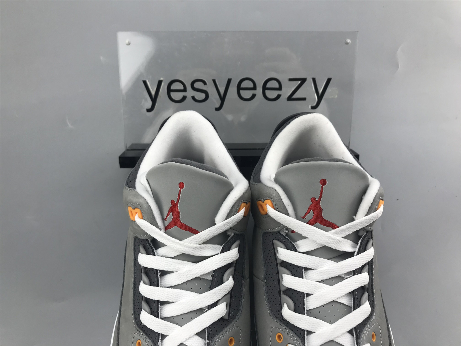 UA AIR JORDAN 3 RETRO 