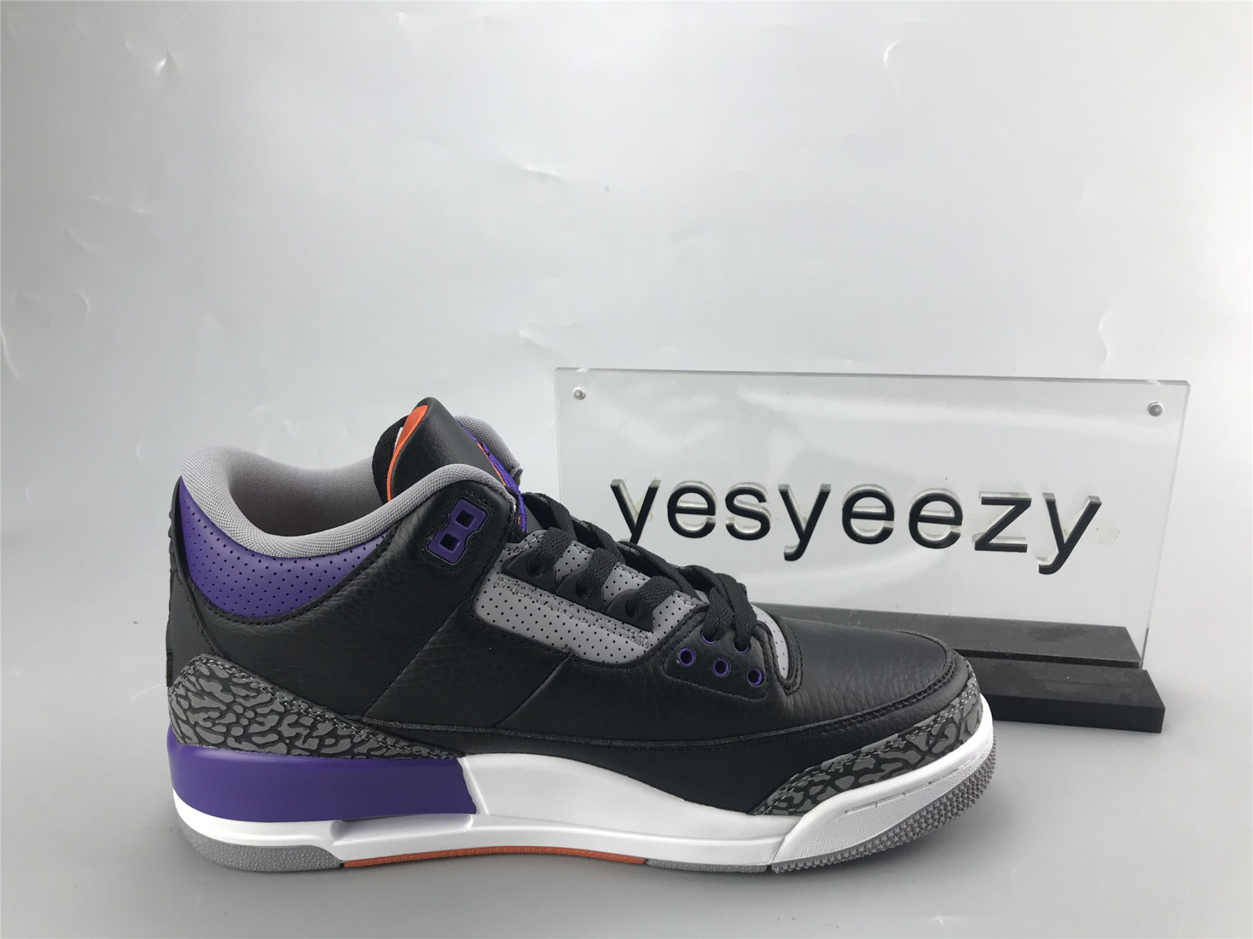 UA AIR JORDAN 3 RETRO 