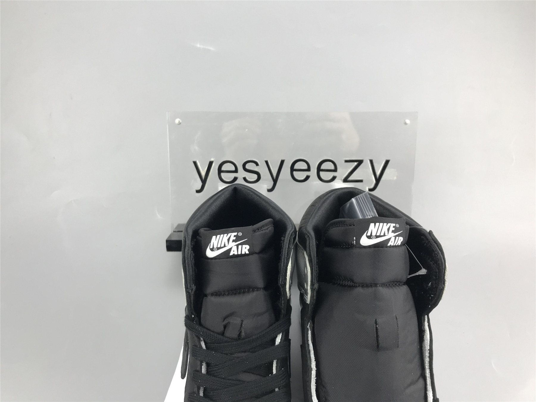 UA WMNS AIR JORDAN 1 HIGH OG 