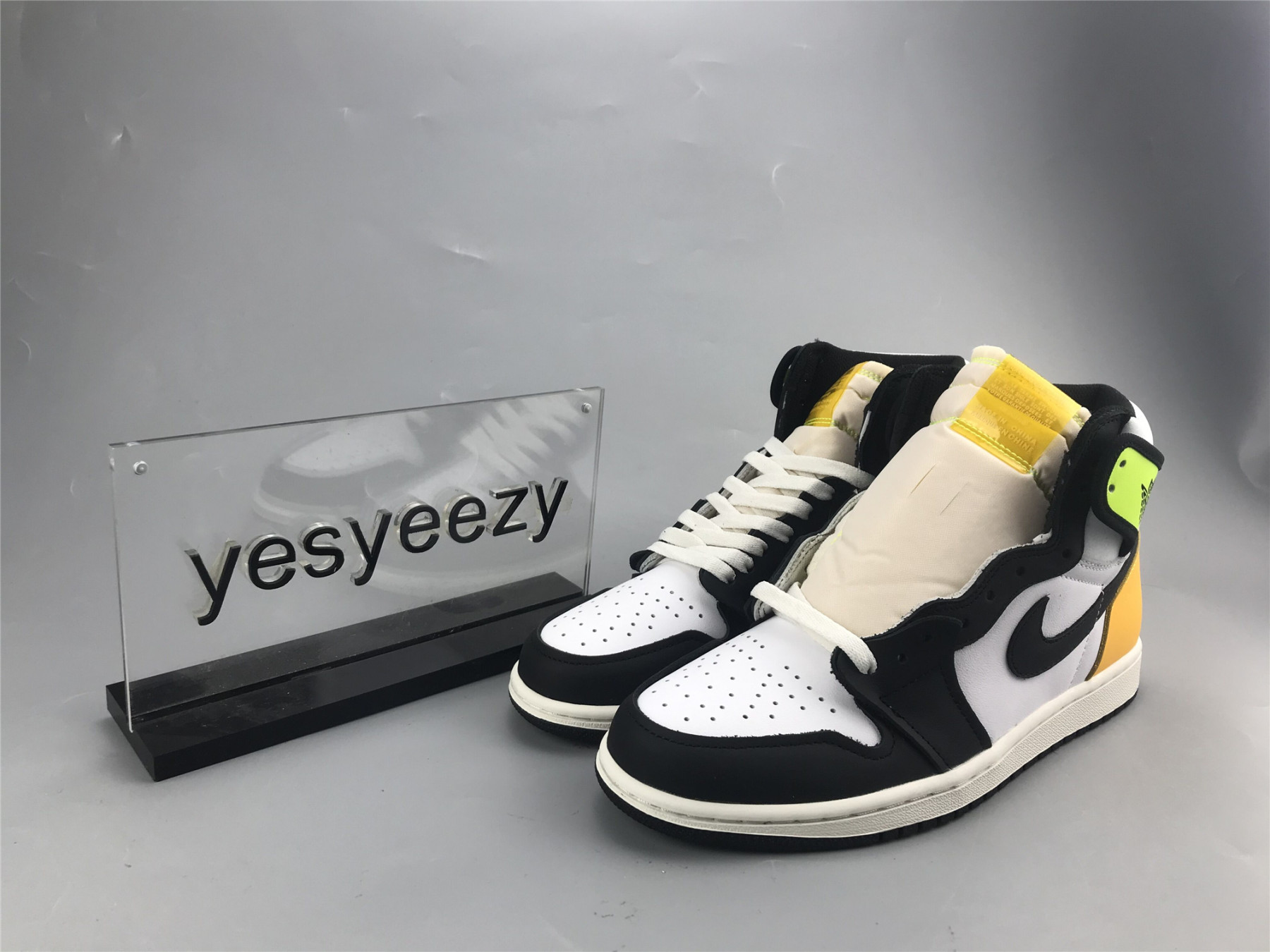 UA AIR JORDAN 1 RETRO HIGH OG 