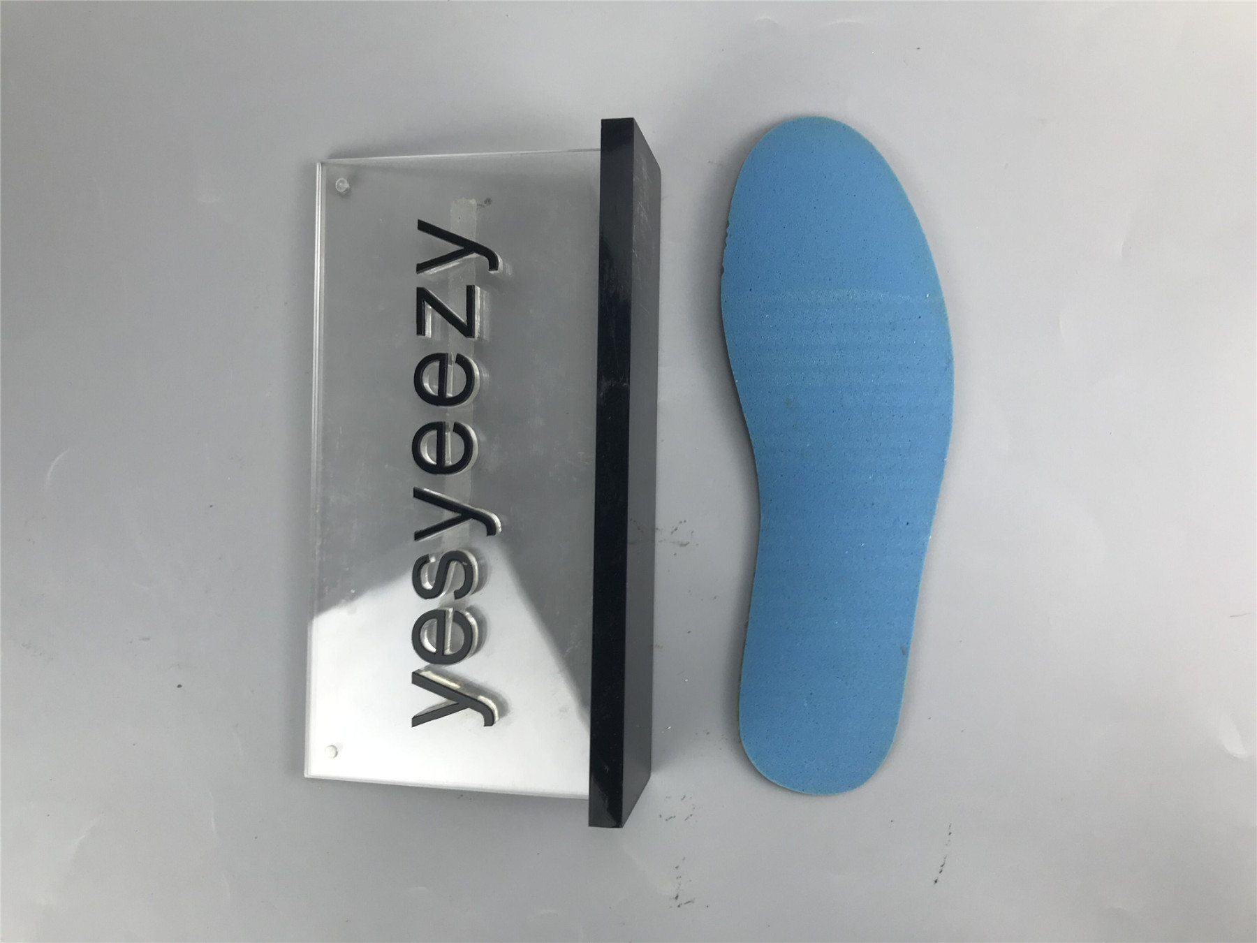 UA Ma1s0n CHATEAU ROUGE X AIR JORDAN 1 MID SE 