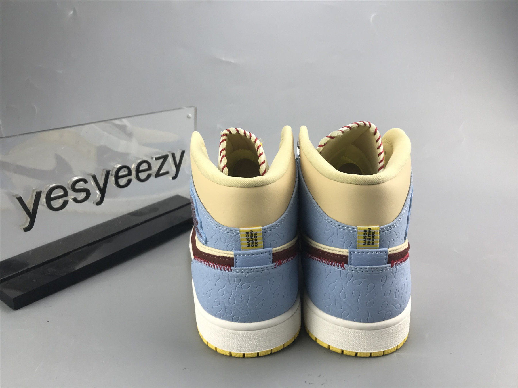 UA Ma1s0n CHATEAU ROUGE X AIR JORDAN 1 MID SE 