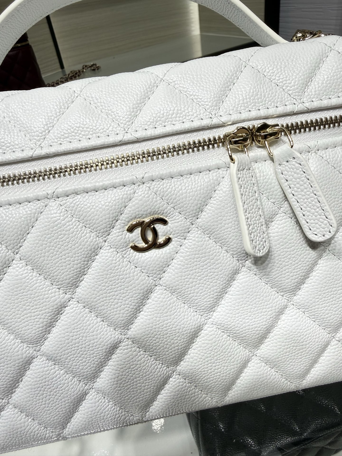 Ch**el Classic Vanity with chain Handbag AP5446 15x23x5cm