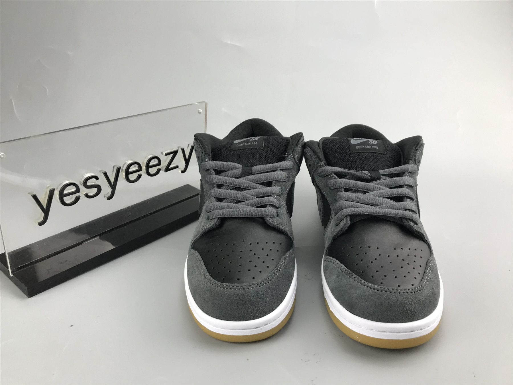 UA NIKE SB DUNK LOW TRD