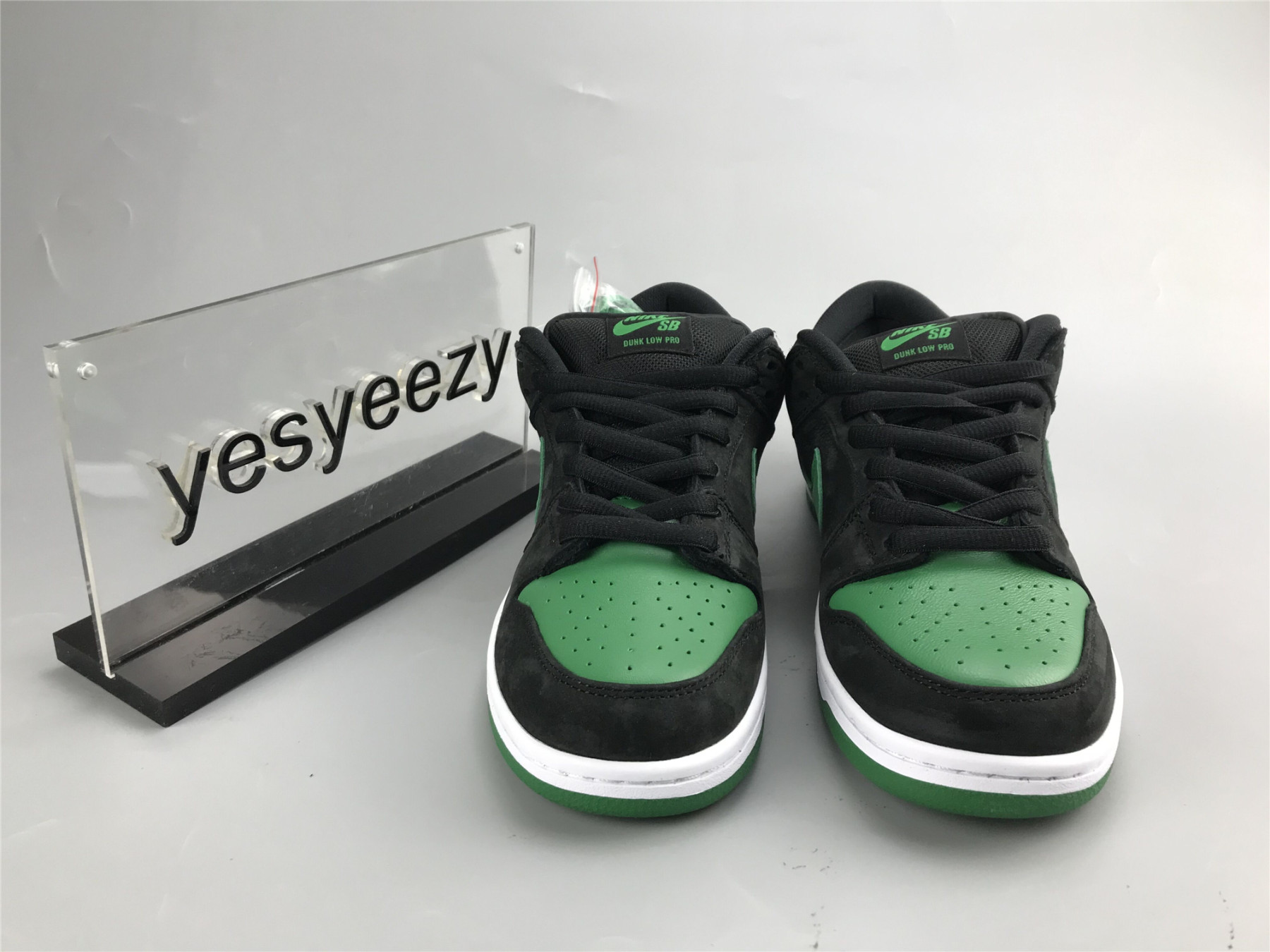 UA NIKE DUNK LOW PRO SB